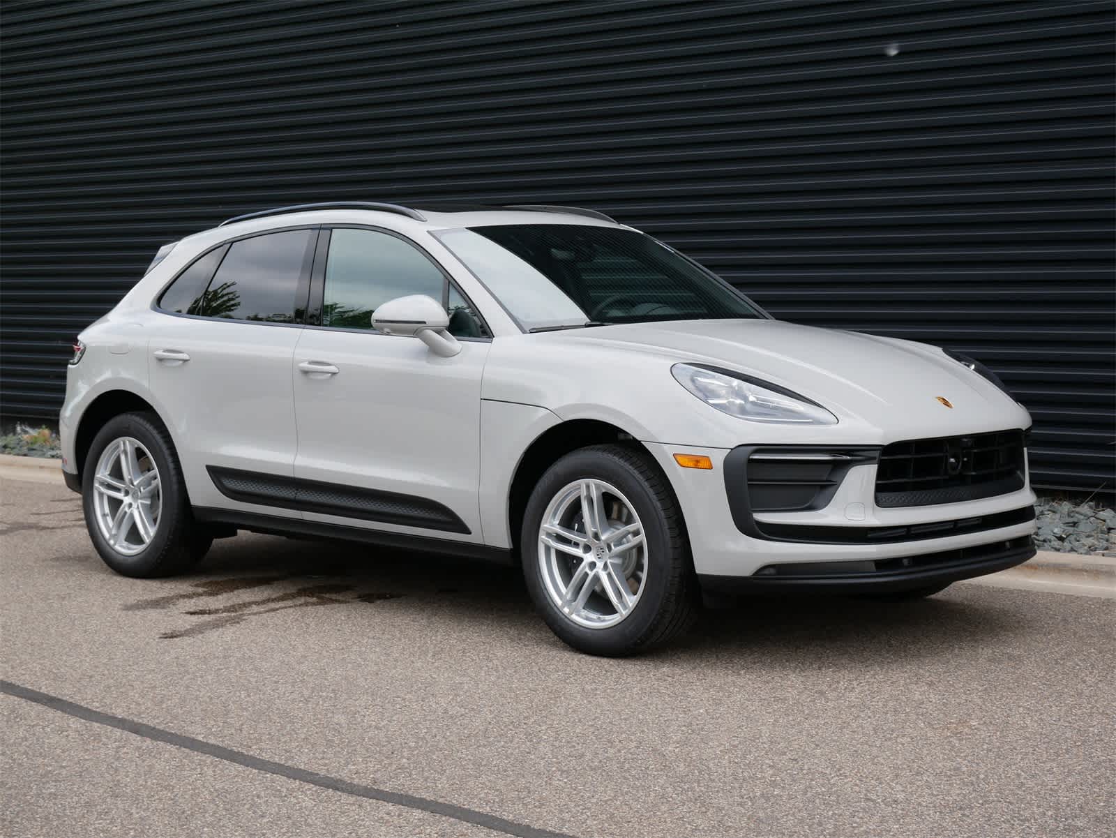 Thumbnail: 2025 Porsche Macan - 25