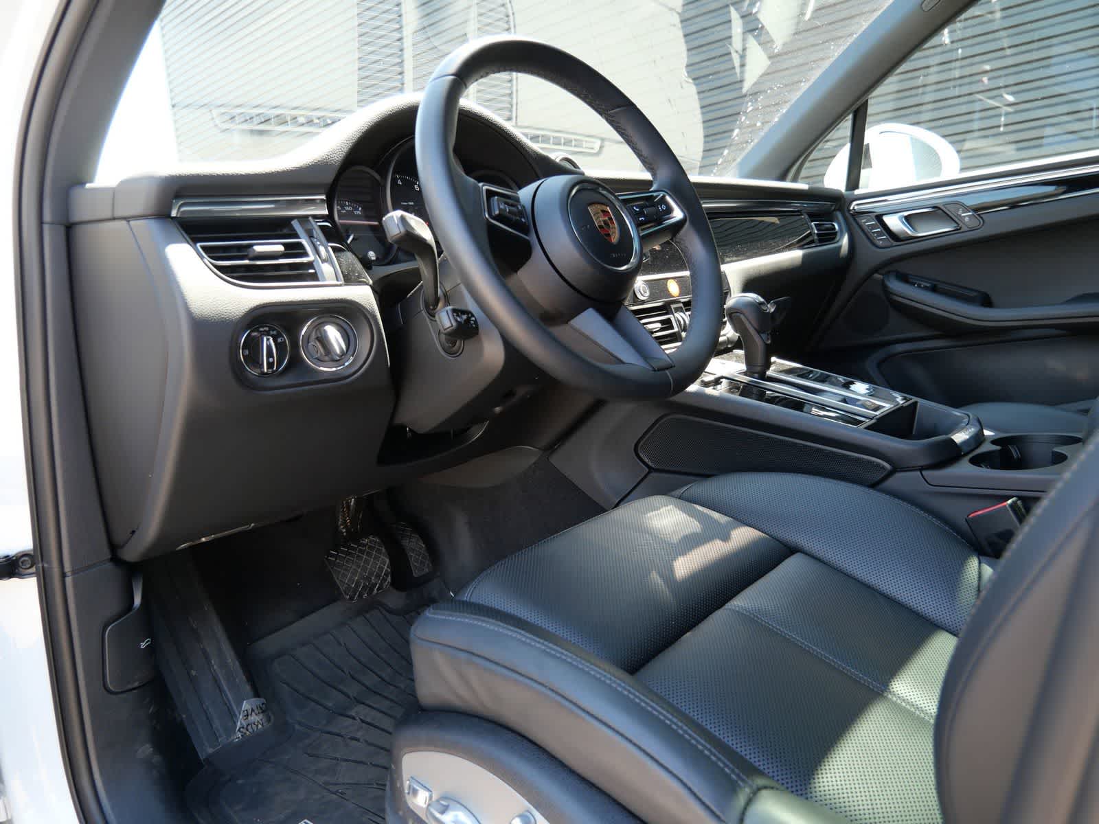 Thumbnail: 2025 Porsche Macan - 4