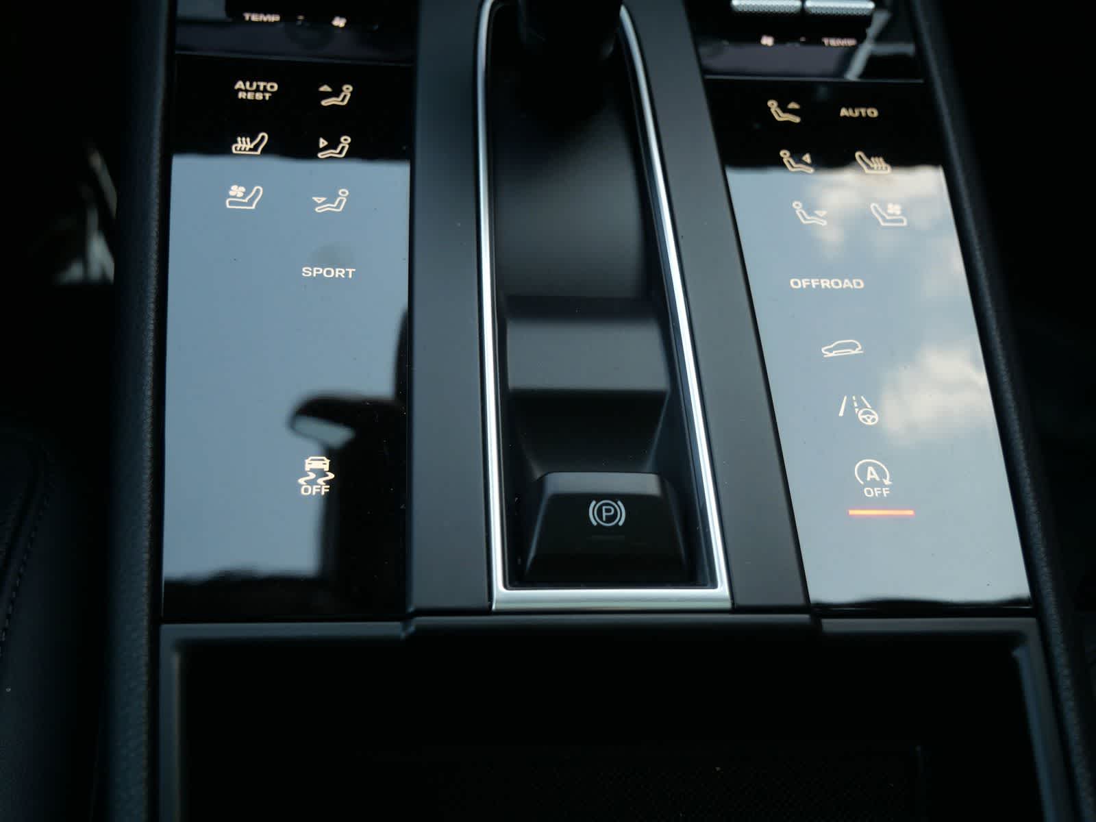 Thumbnail: 2025 Porsche Macan - 16