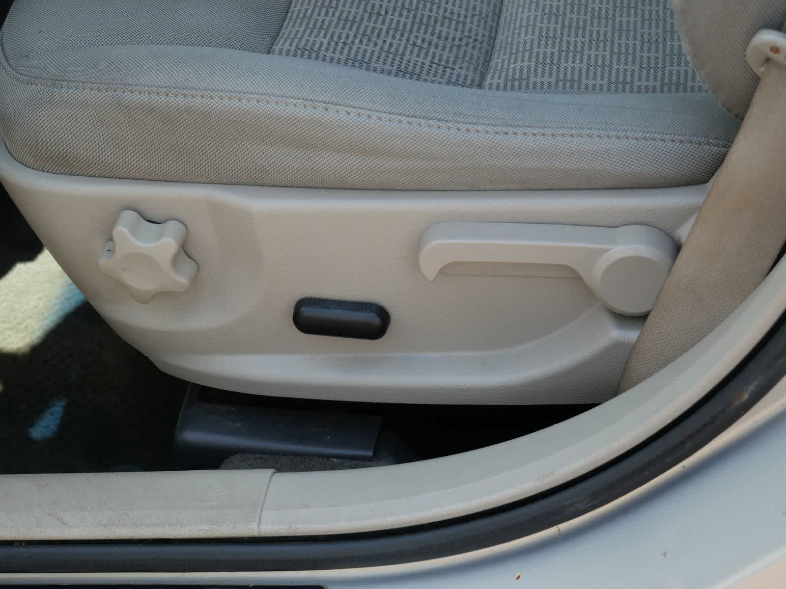 Thumbnail: 2010 Ford Fusion - 10