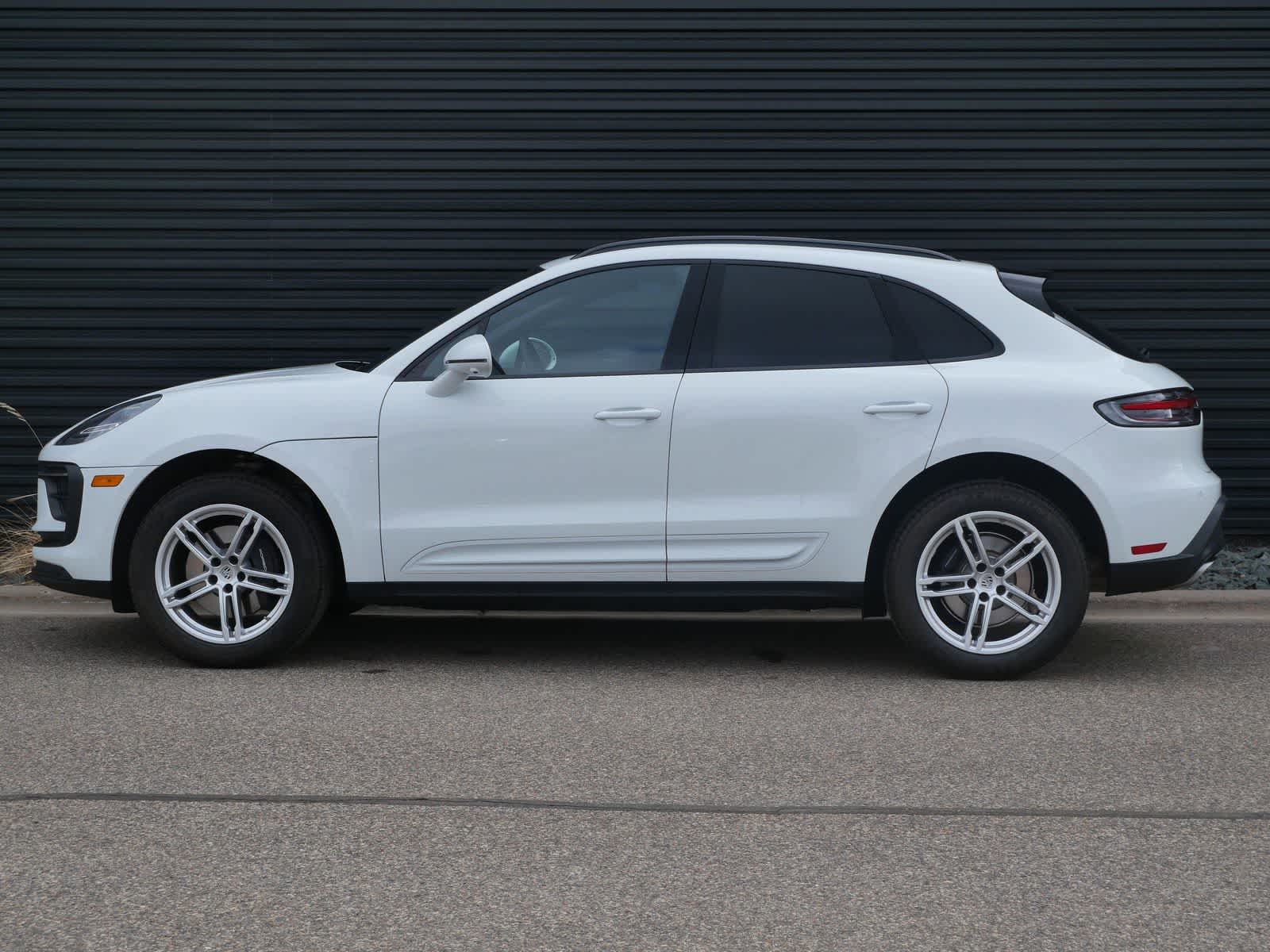 Thumbnail: 2026 Porsche Macan - 2