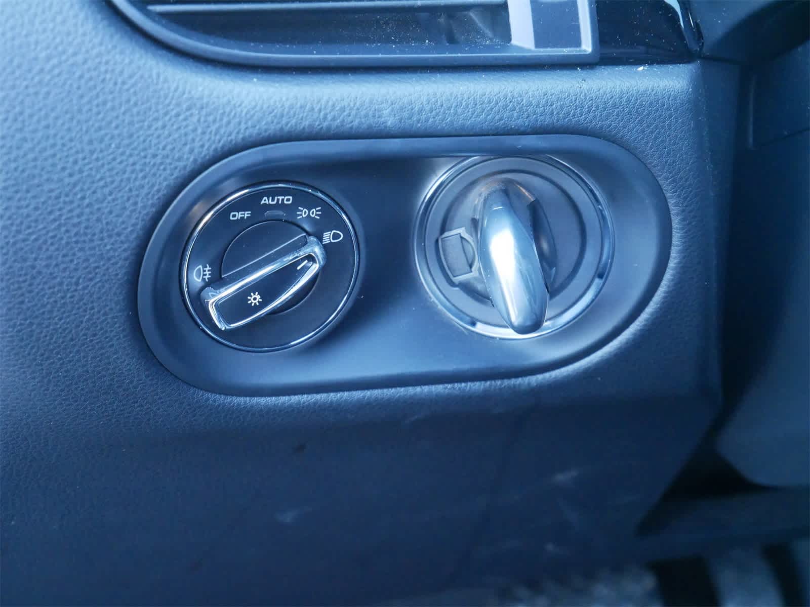 Thumbnail: 2022 Porsche Macan - 15