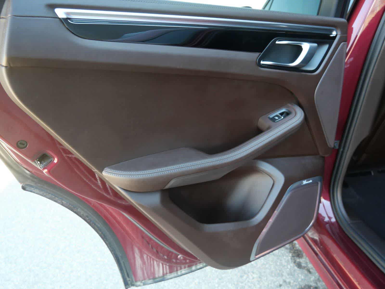 Thumbnail: 2021 Porsche Macan - 12