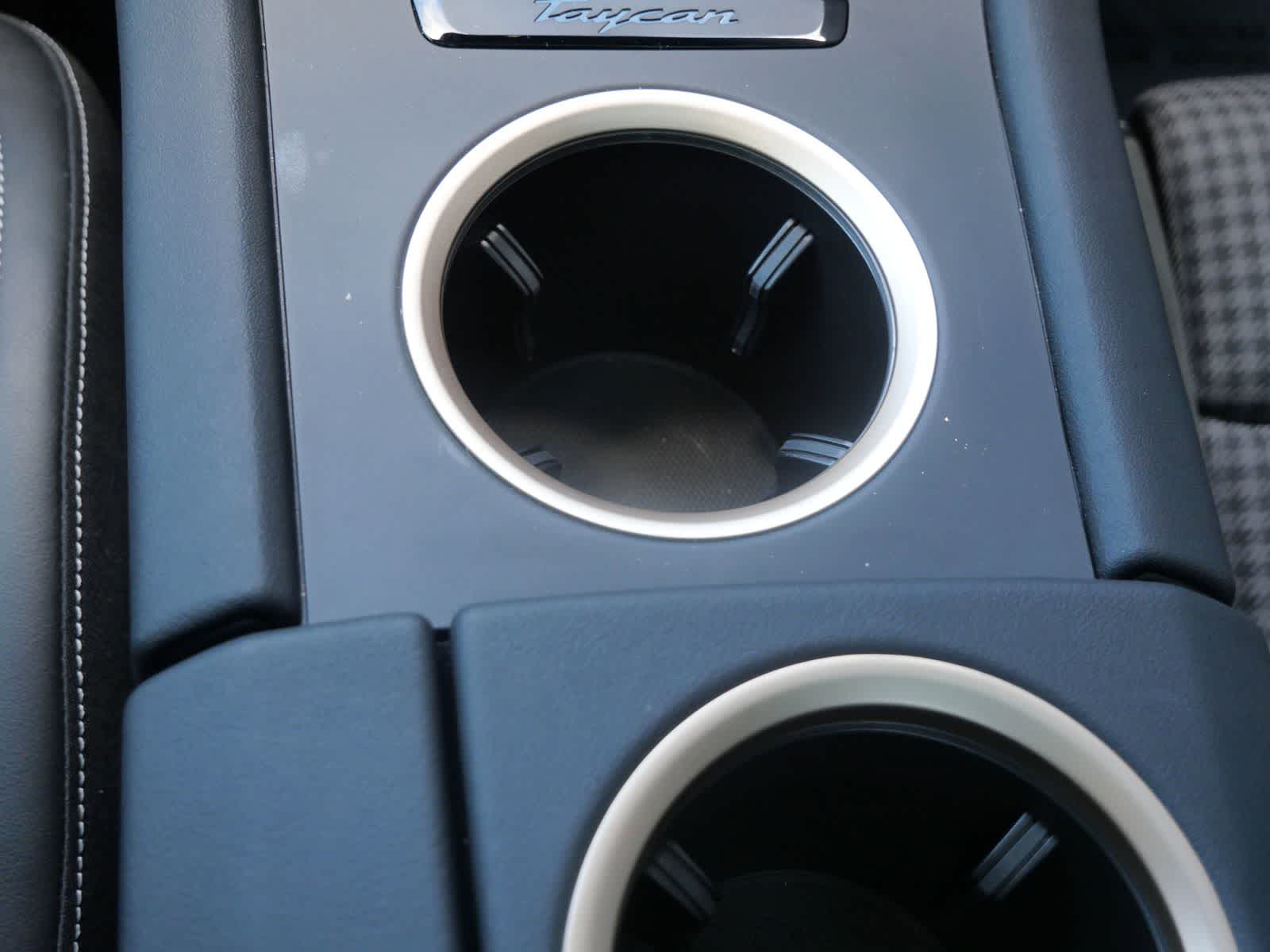 Thumbnail: 2025 Porsche Taycan - 16