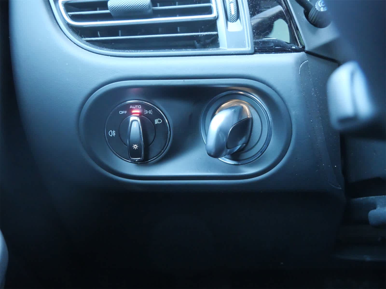 Thumbnail: 2024 Porsche Macan - 16