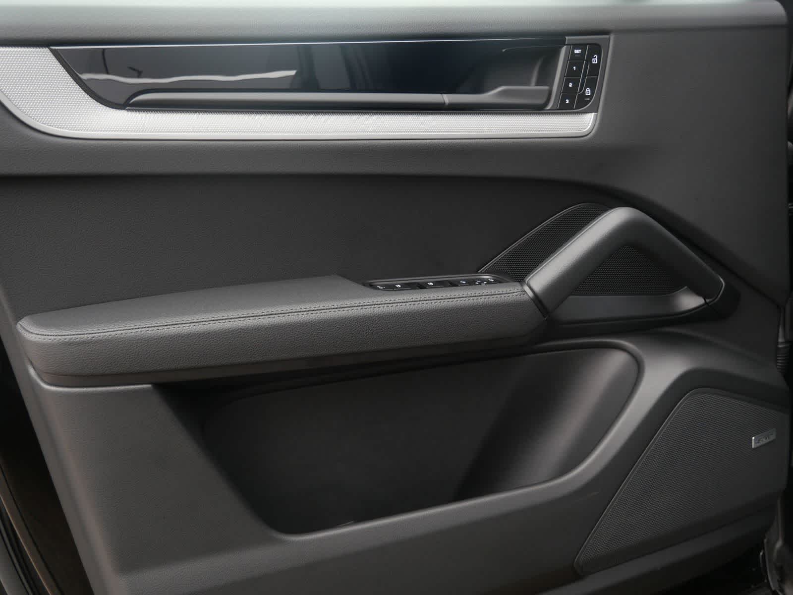 Thumbnail: 2025 Porsche Cayenne - 9