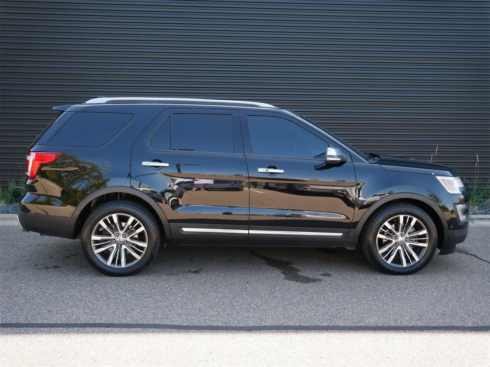 Thumbnail: 2016 Ford Explorer - 24