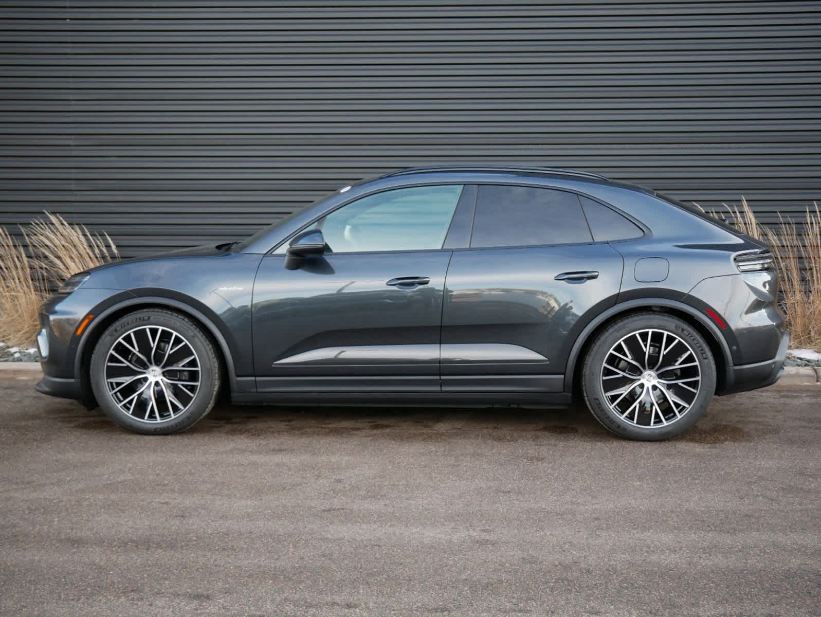 Thumbnail: 2024 Porsche Macan - 2