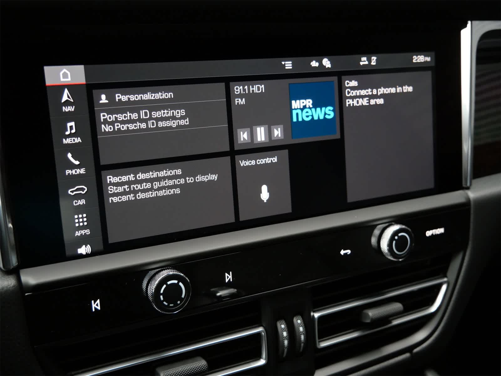 Thumbnail: 2026 Porsche Macan - 15