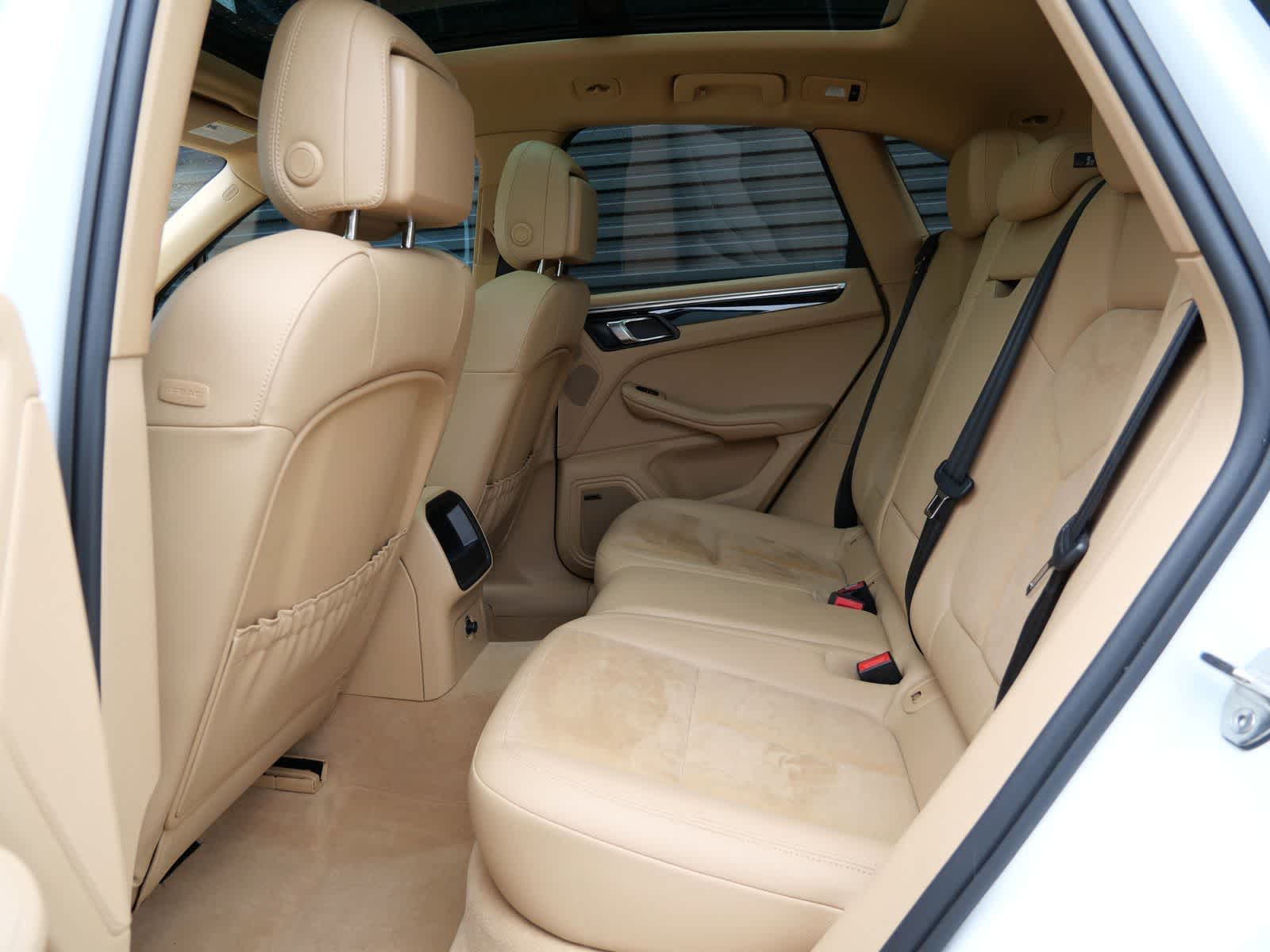 Thumbnail: 2015 Porsche Macan - 11