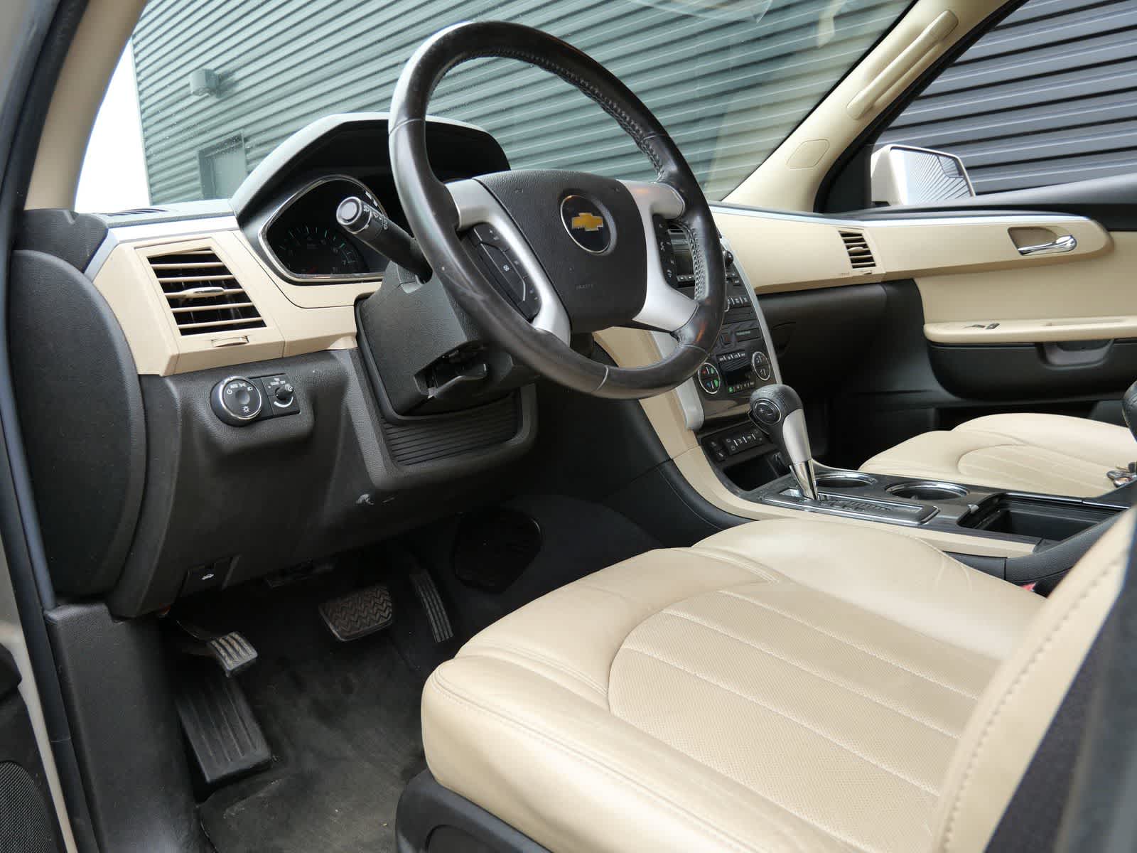 Thumbnail: 2011 Chevrolet Traverse - 4