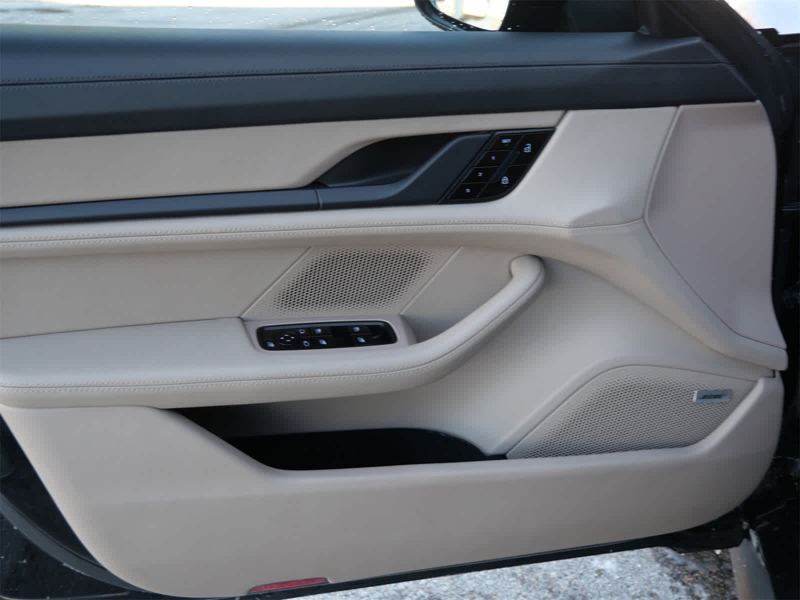 Thumbnail: 2020 Porsche Taycan - 9