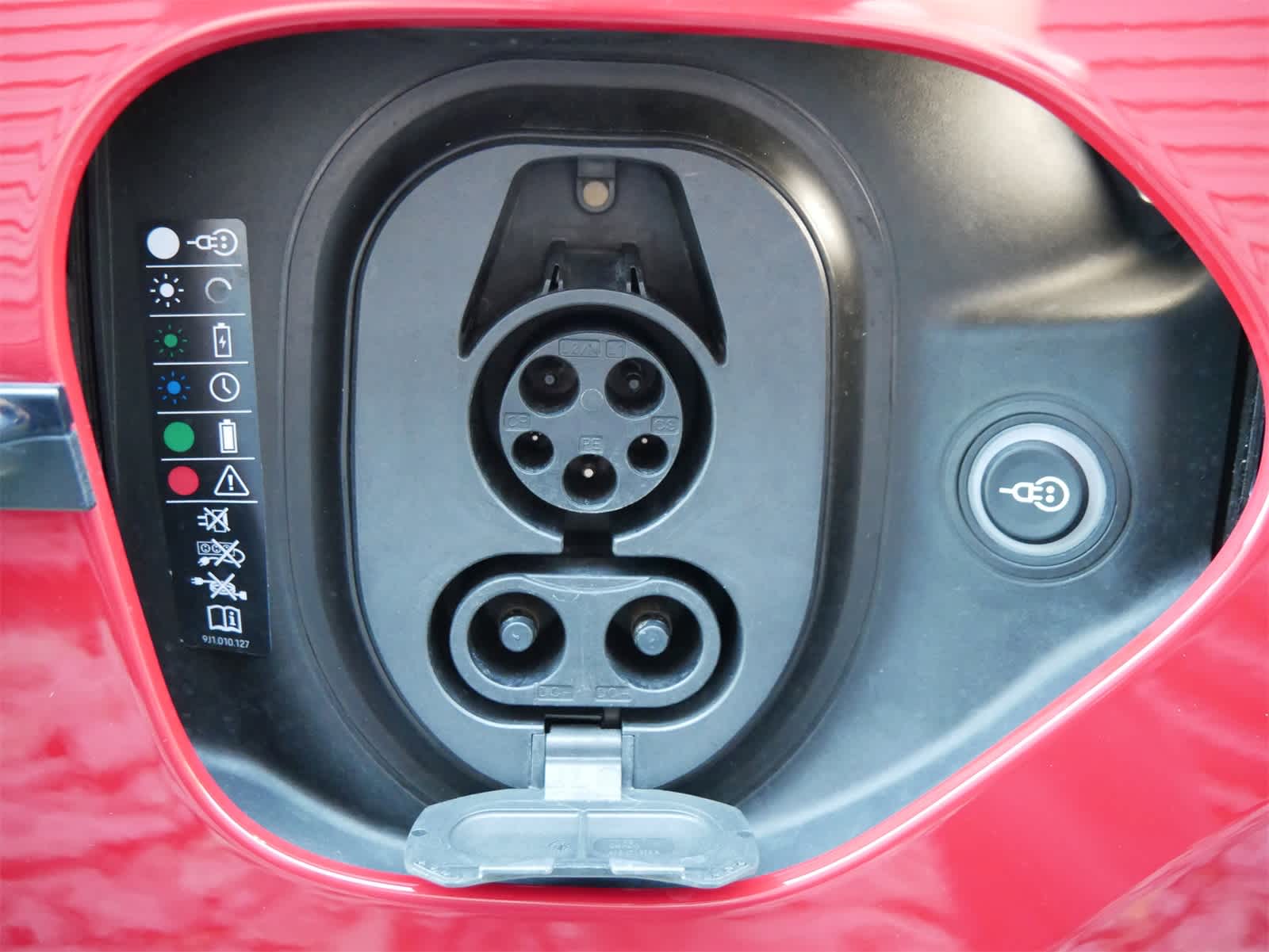 Thumbnail: 2023 Porsche Taycan - 25