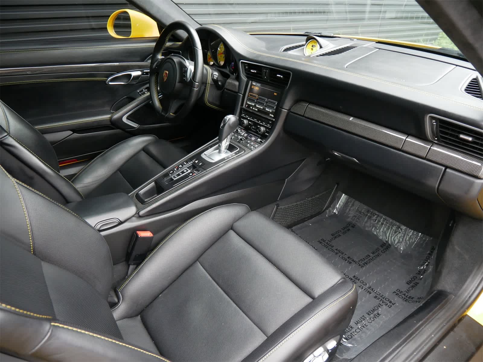 2015 Porsche 911 Turbo S 35