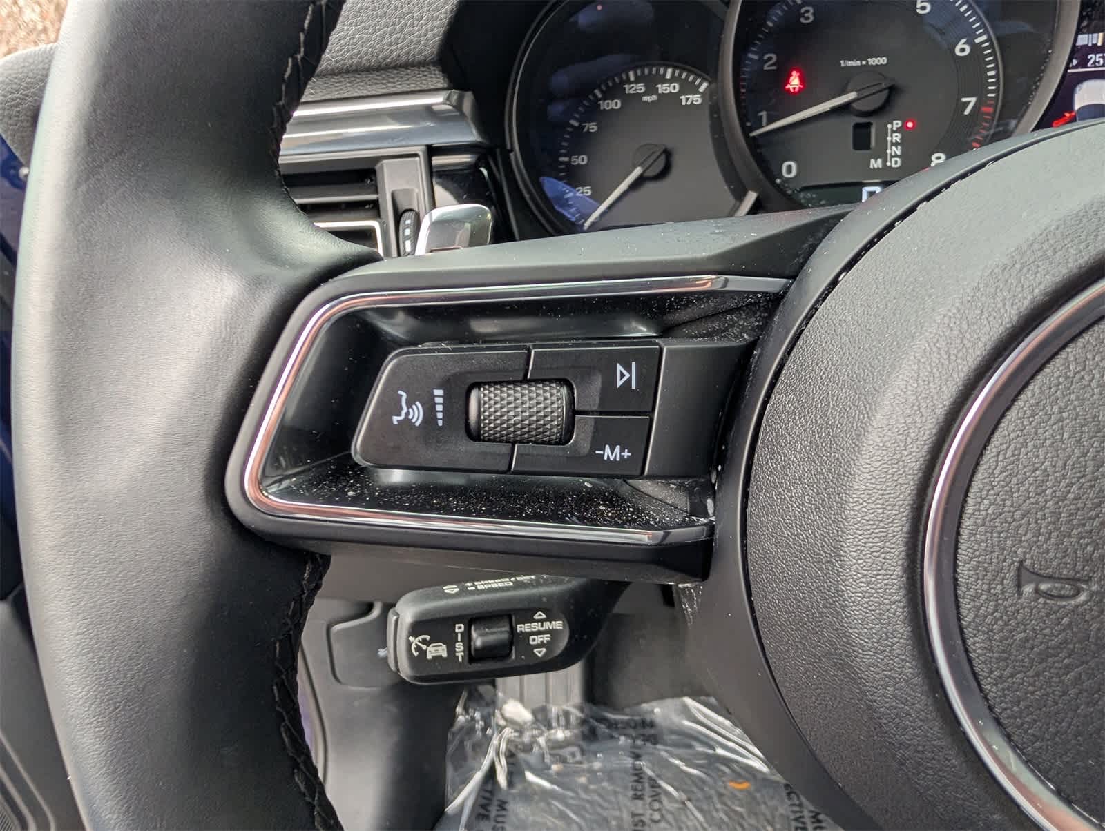 Thumbnail: 2025 Porsche Macan - 17