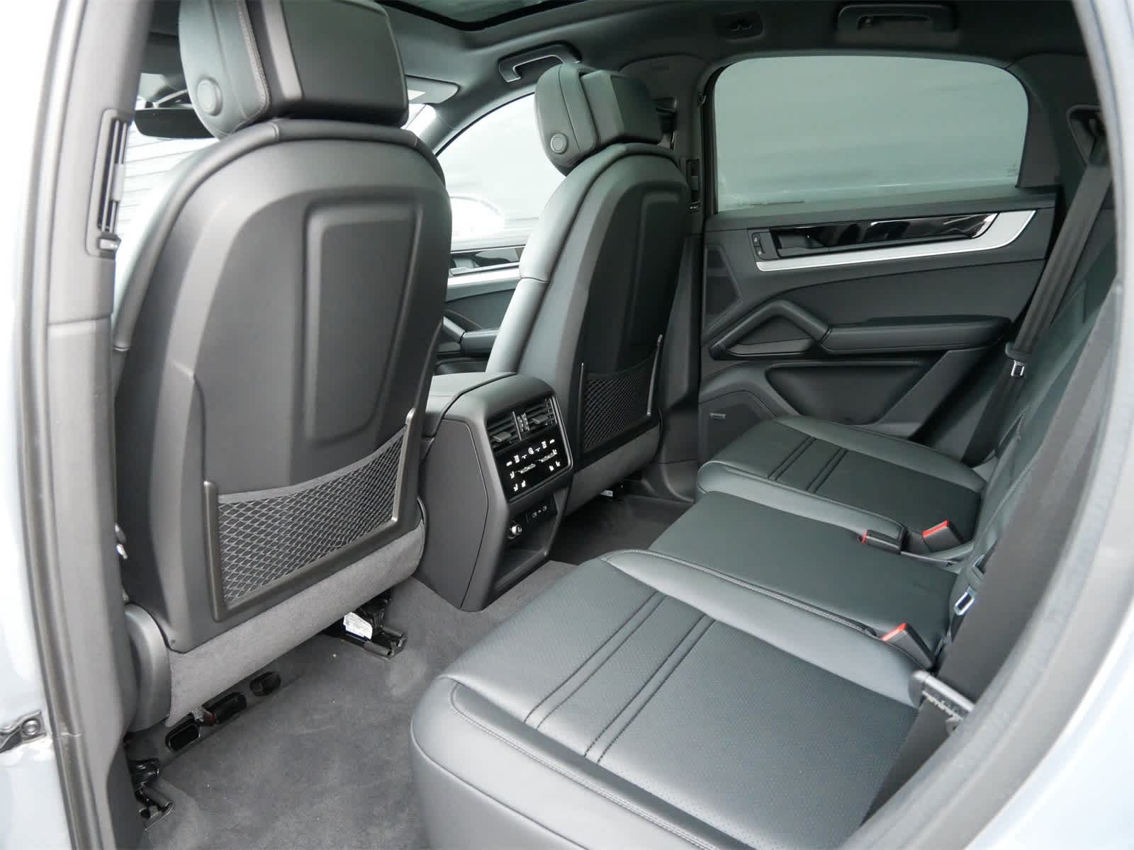 Thumbnail: 2026 Porsche Cayenne - 11