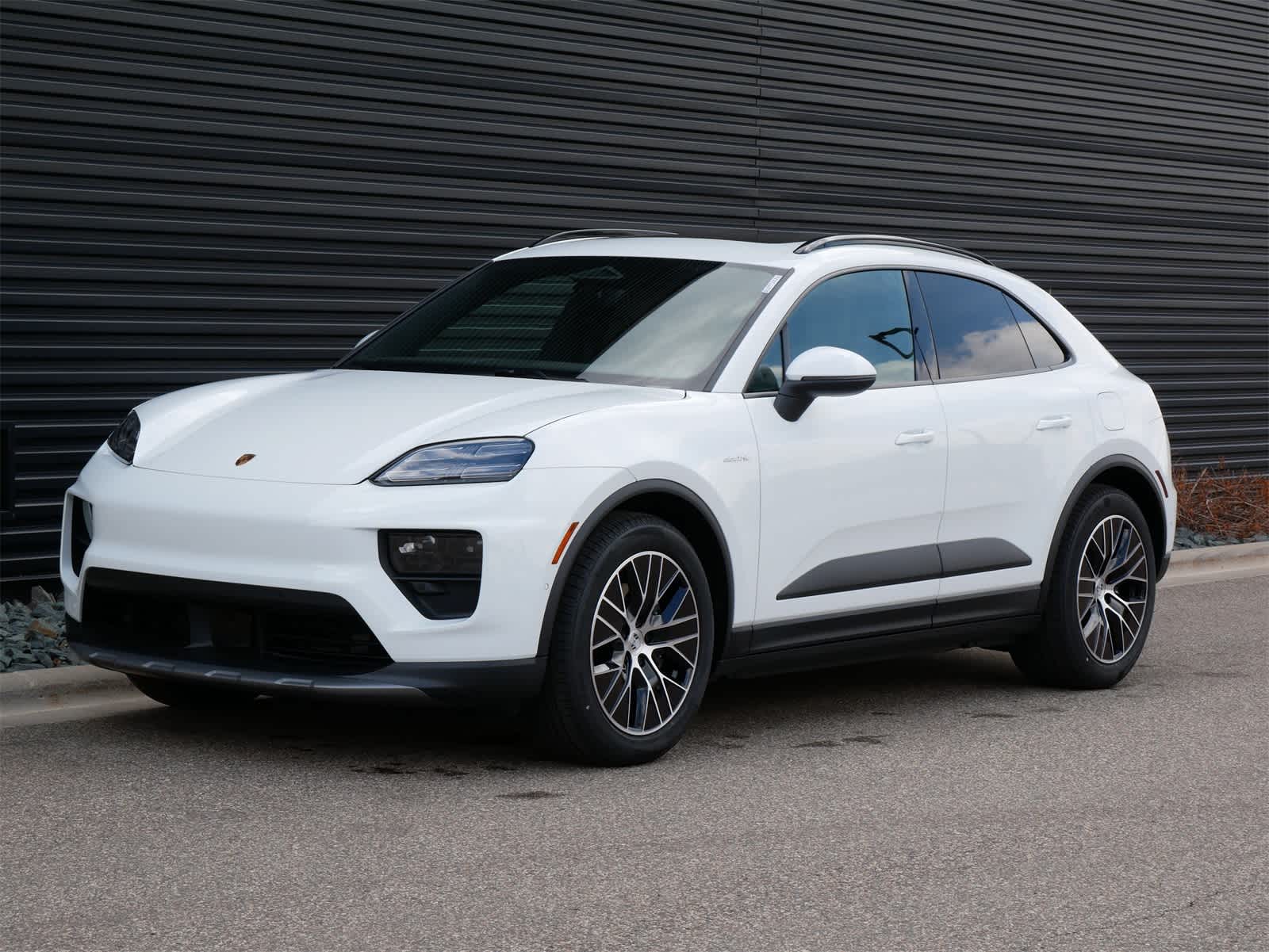 Thumbnail: 2025 Porsche Macan - 1