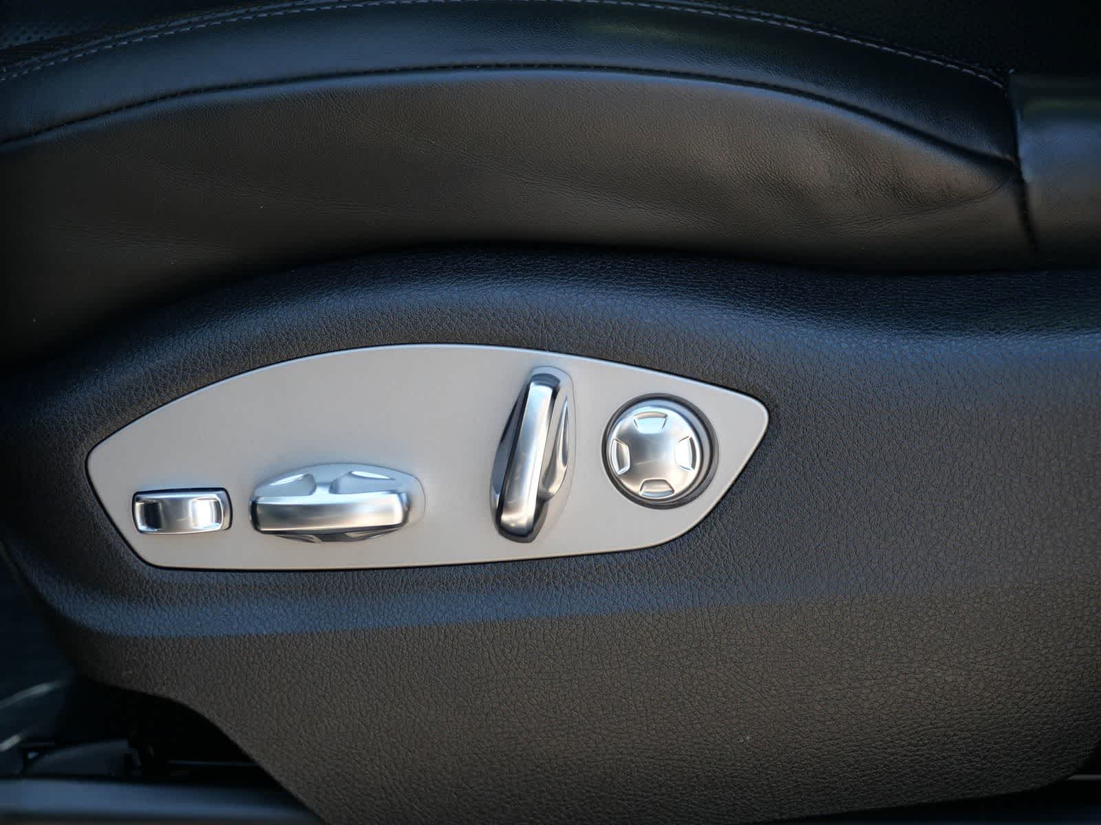 Thumbnail: 2022 Porsche Macan - 10