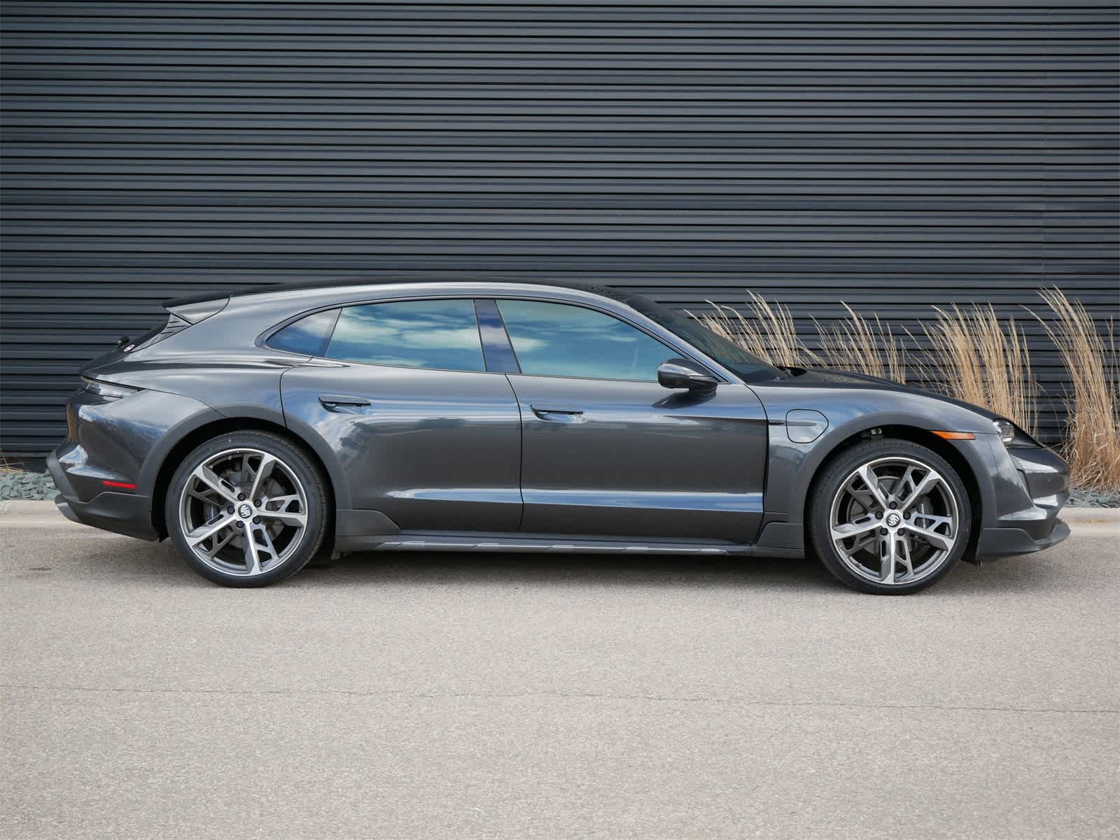 Thumbnail: 2021 Porsche Taycan - 28