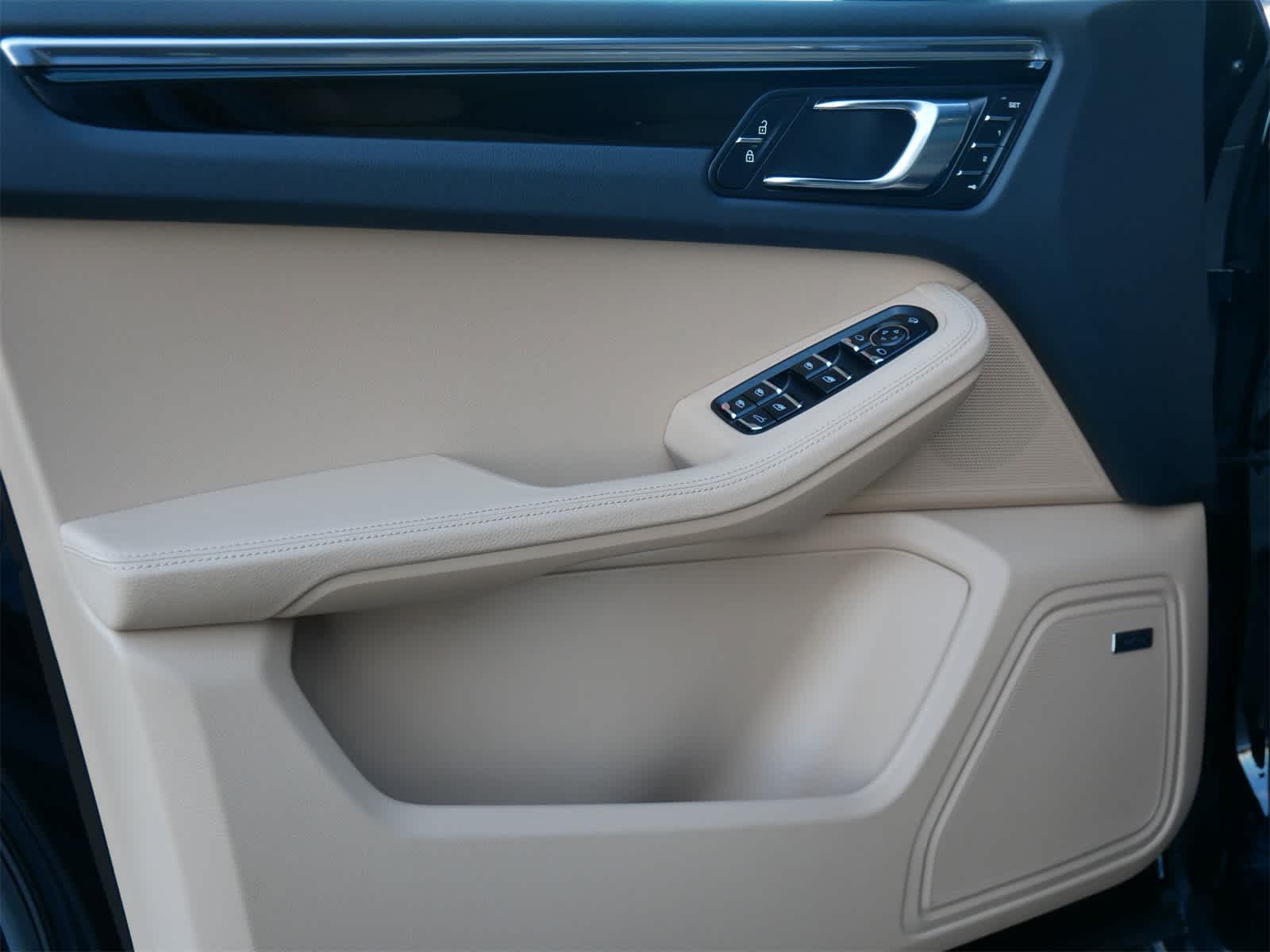 Thumbnail: 2025 Porsche Macan - 9