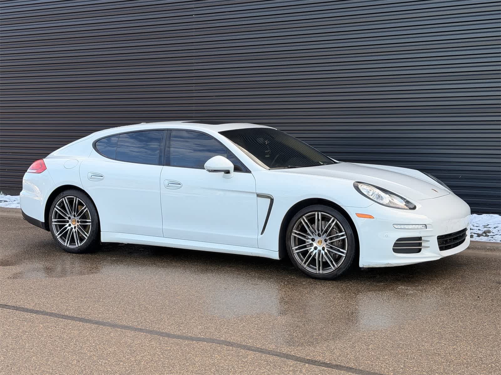 Thumbnail: 2016 Porsche Panamera - 19