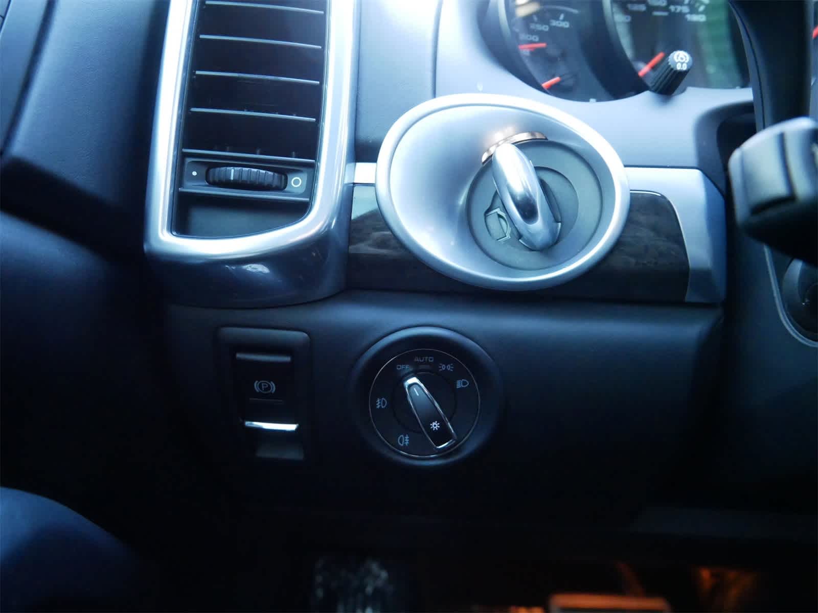 Thumbnail: 2014 Porsche Cayenne - 16