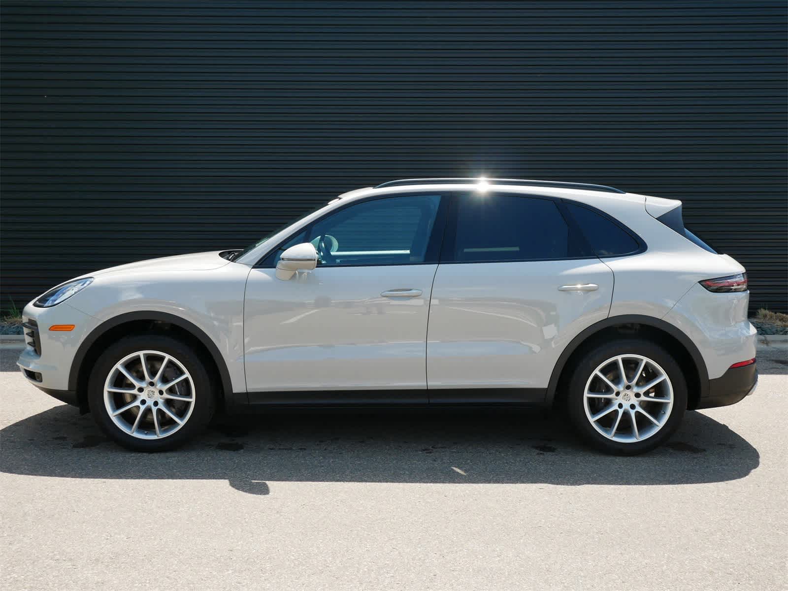 2022 Porsche Cayenne Base 2