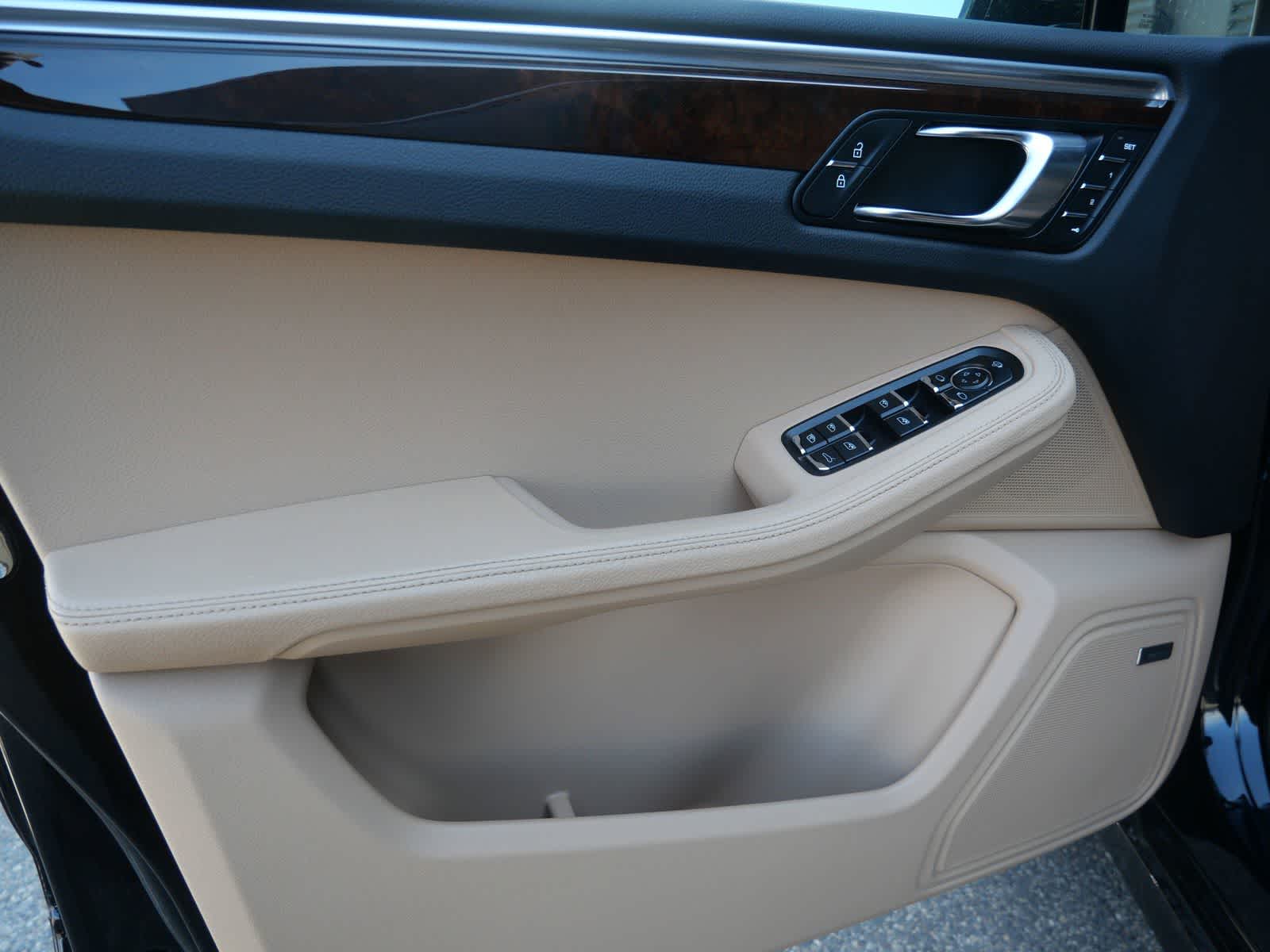 Thumbnail: 2024 Porsche Macan - 8