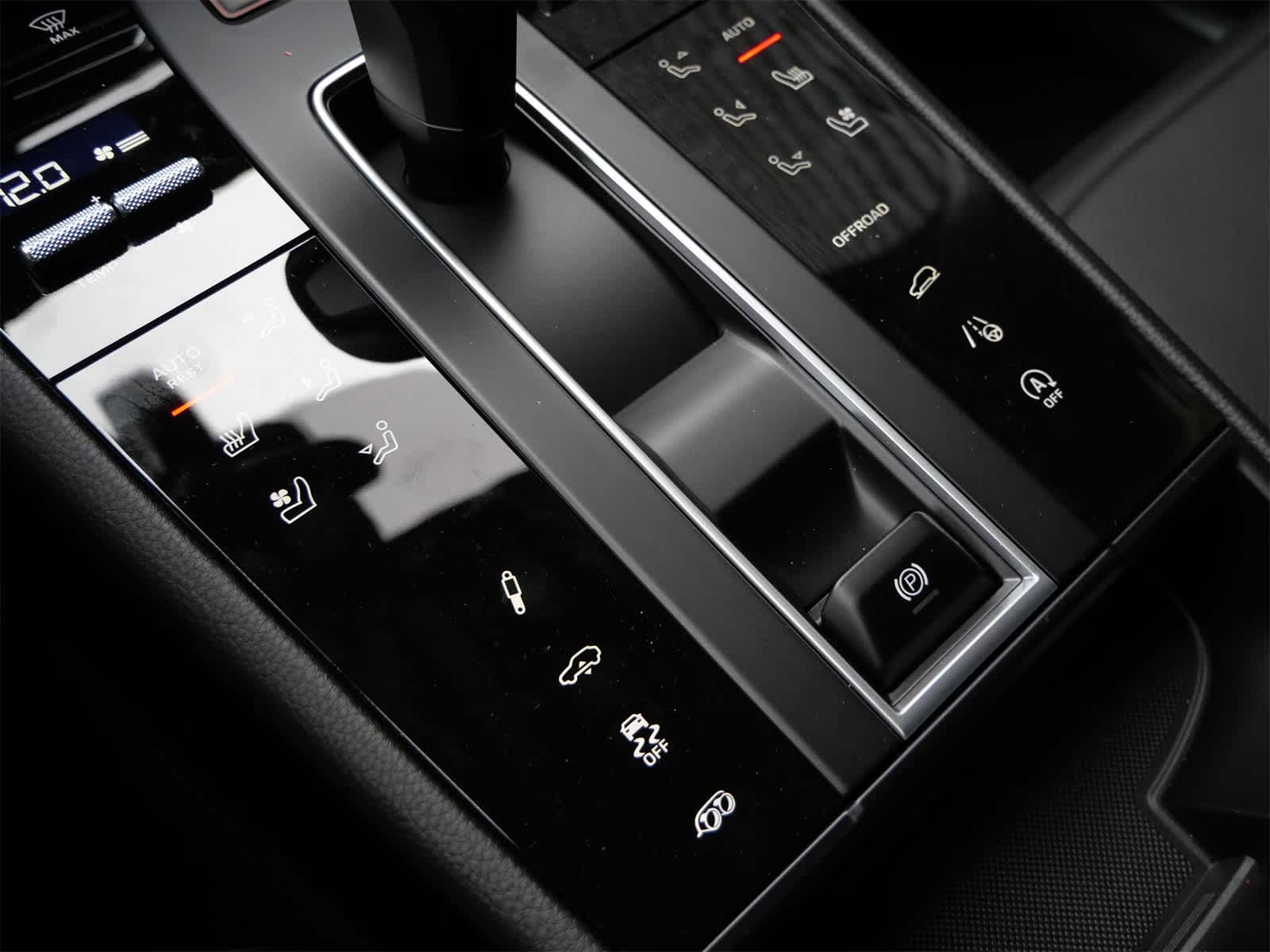 Thumbnail: 2026 Porsche Macan - 16