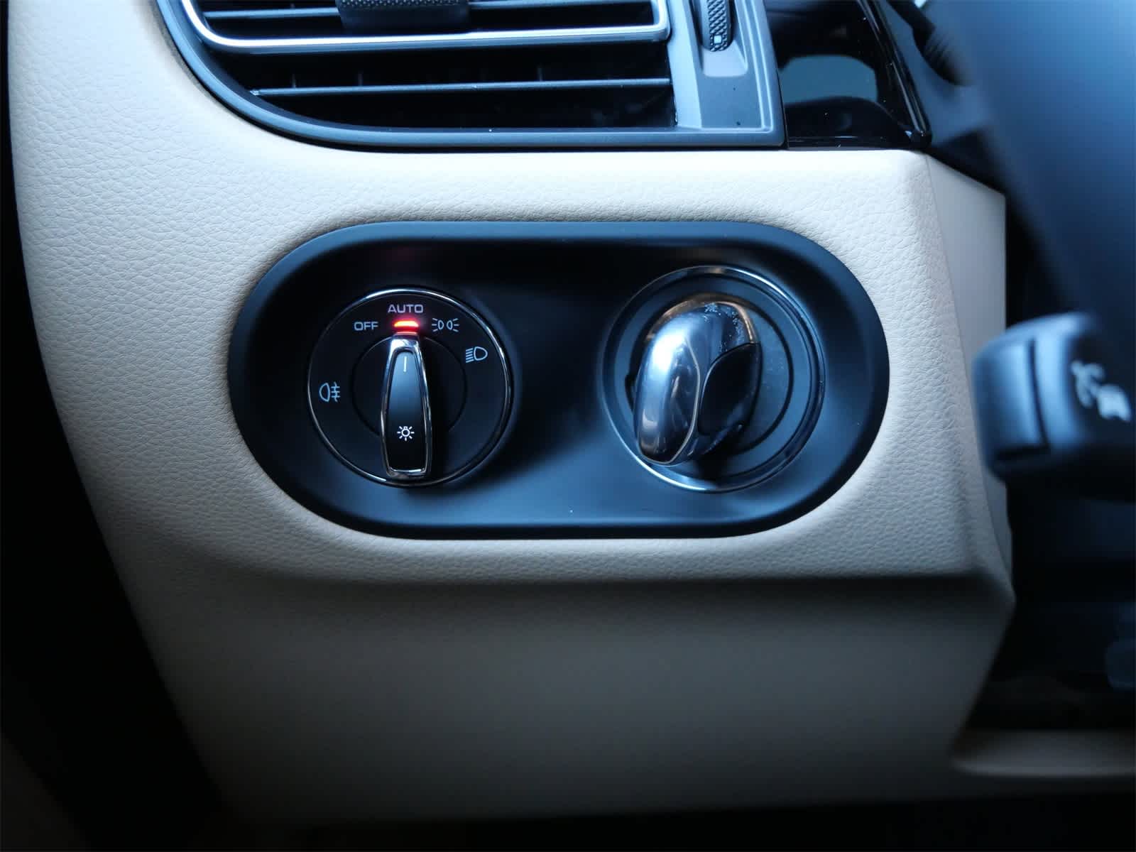 Thumbnail: 2026 Porsche Macan - 16