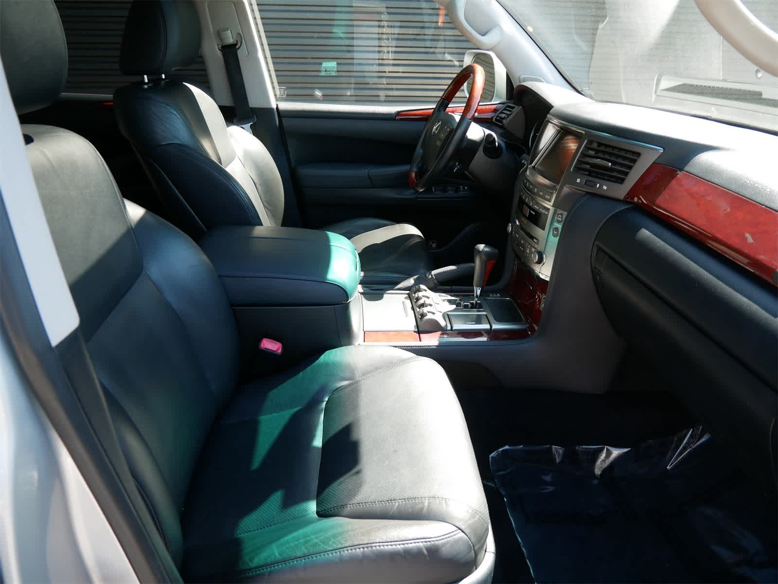 2011 Lexus LX 570 29
