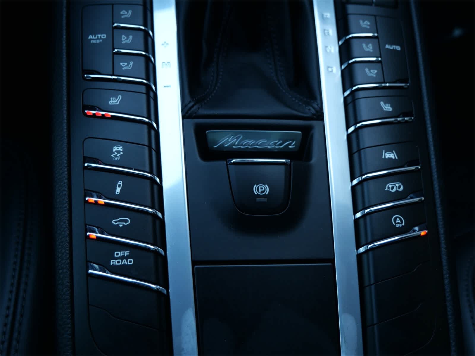 Thumbnail: 2021 Porsche Macan - 24