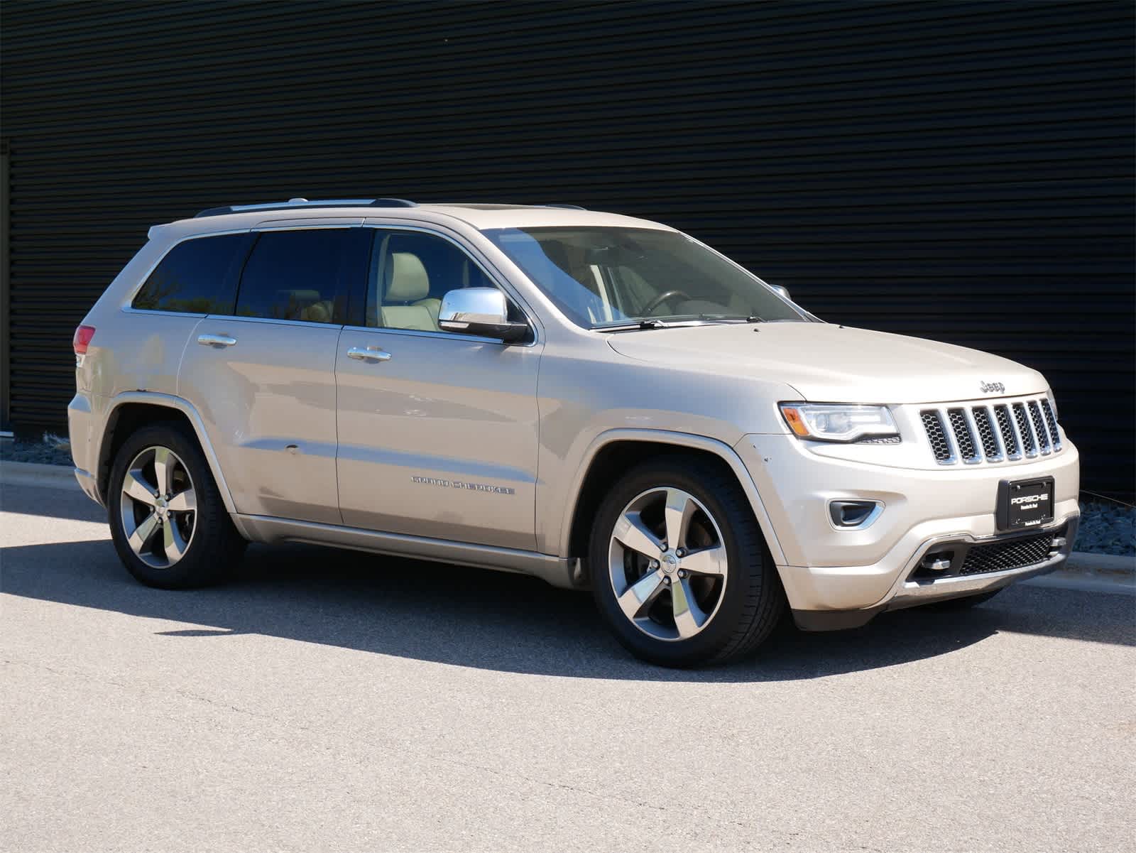 2014 Jeep Grand Cherokee Overland 27