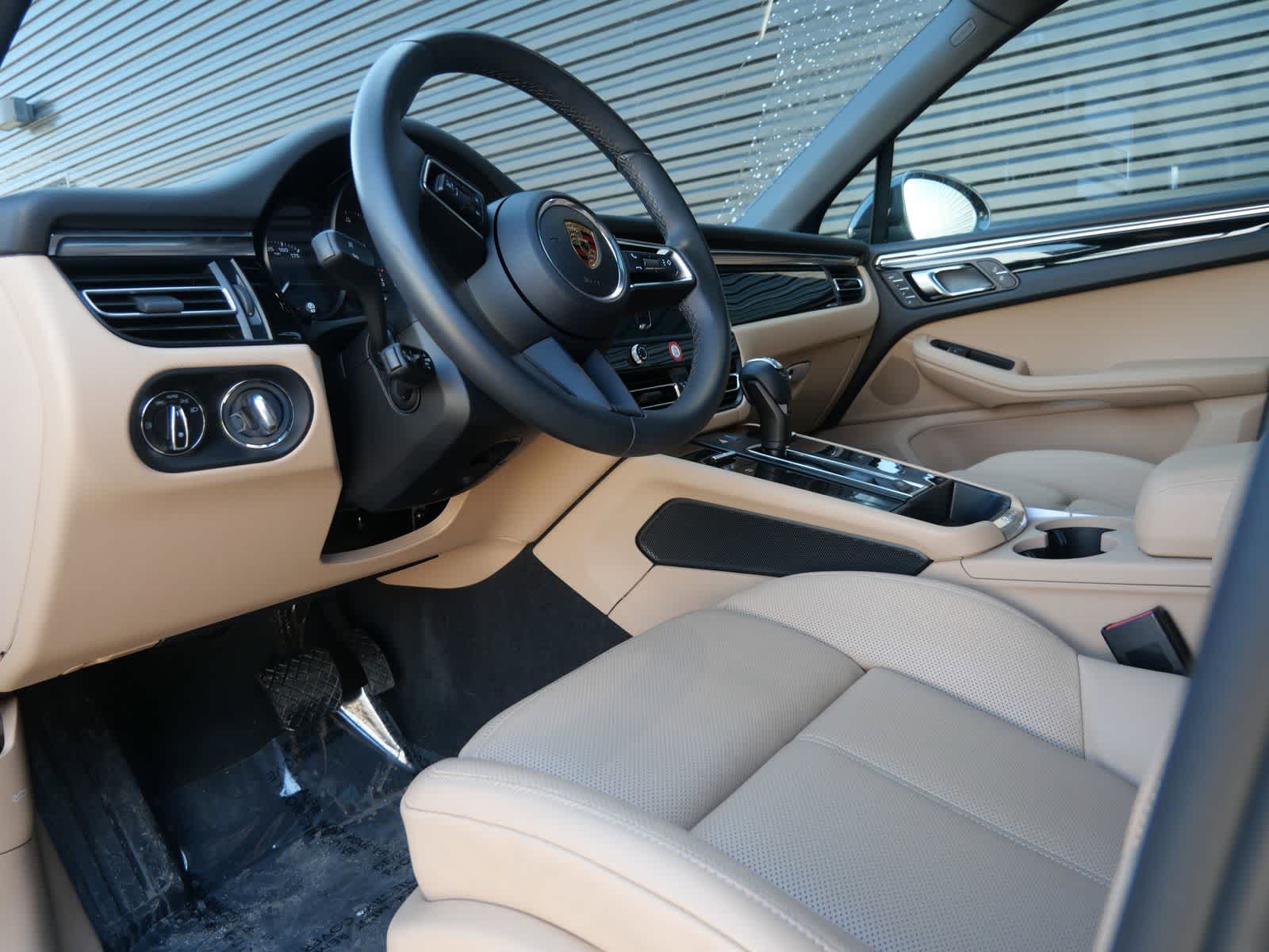 Thumbnail: 2025 Porsche Macan - 4