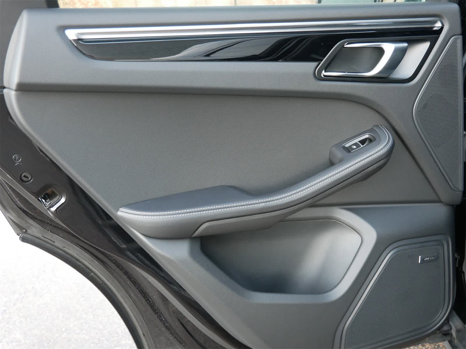 Thumbnail: 2025 Porsche Macan - 12