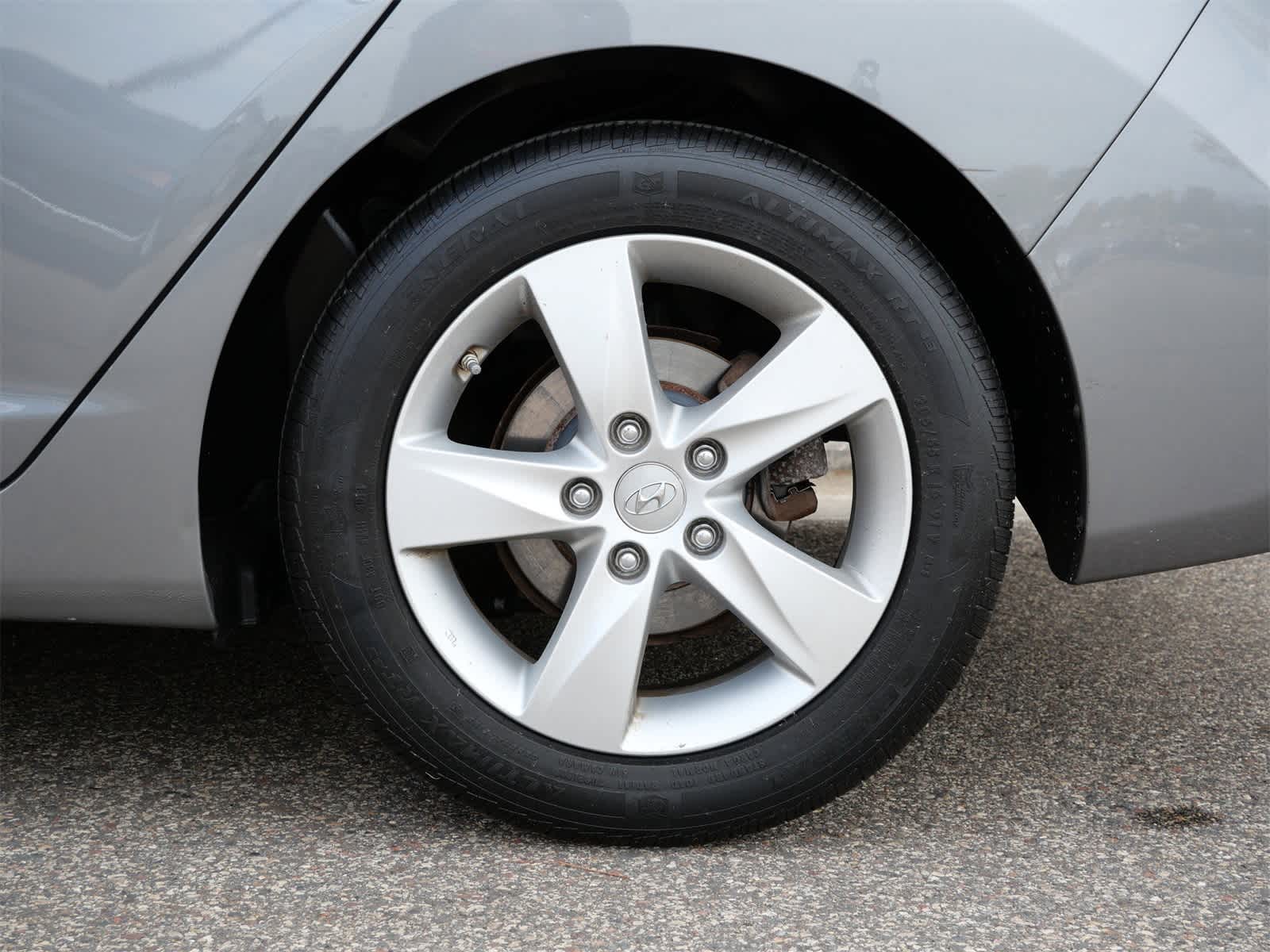 Thumbnail: 2013 Hyundai Elantra - 23