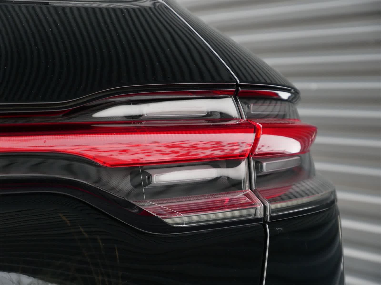 Thumbnail: 2025 Porsche Macan - 8