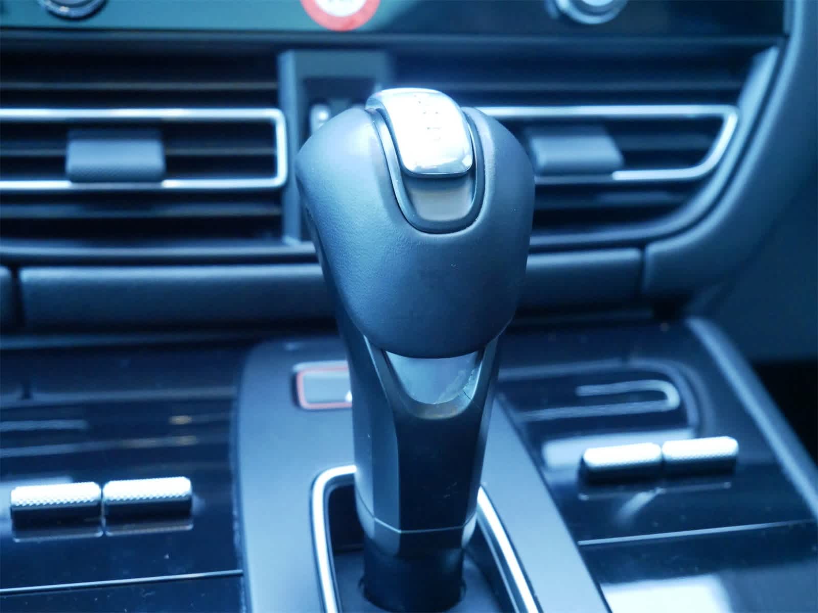 Thumbnail: 2024 Porsche Macan - 20