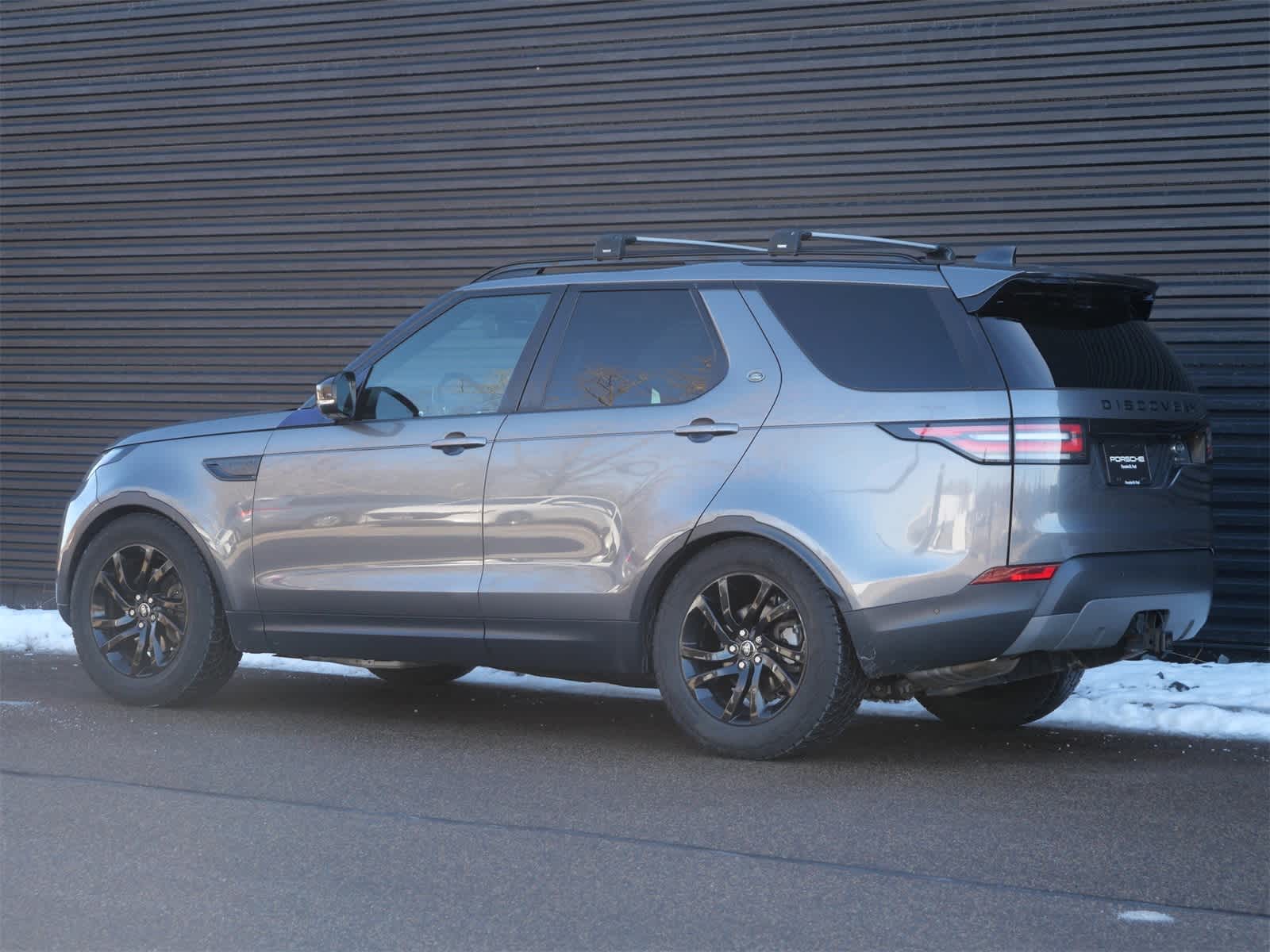 Thumbnail: 2018 Land Rover Discovery - 3