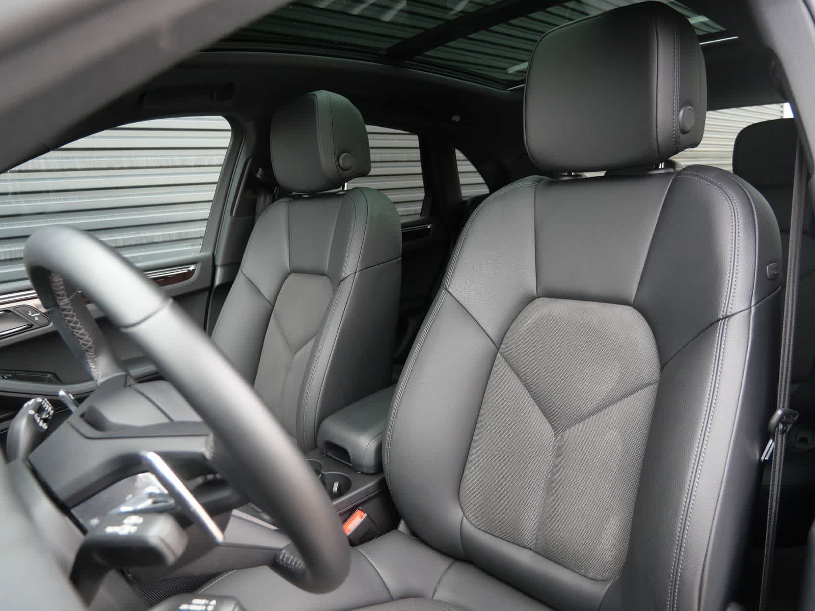 Thumbnail: 2022 Porsche Macan - 5