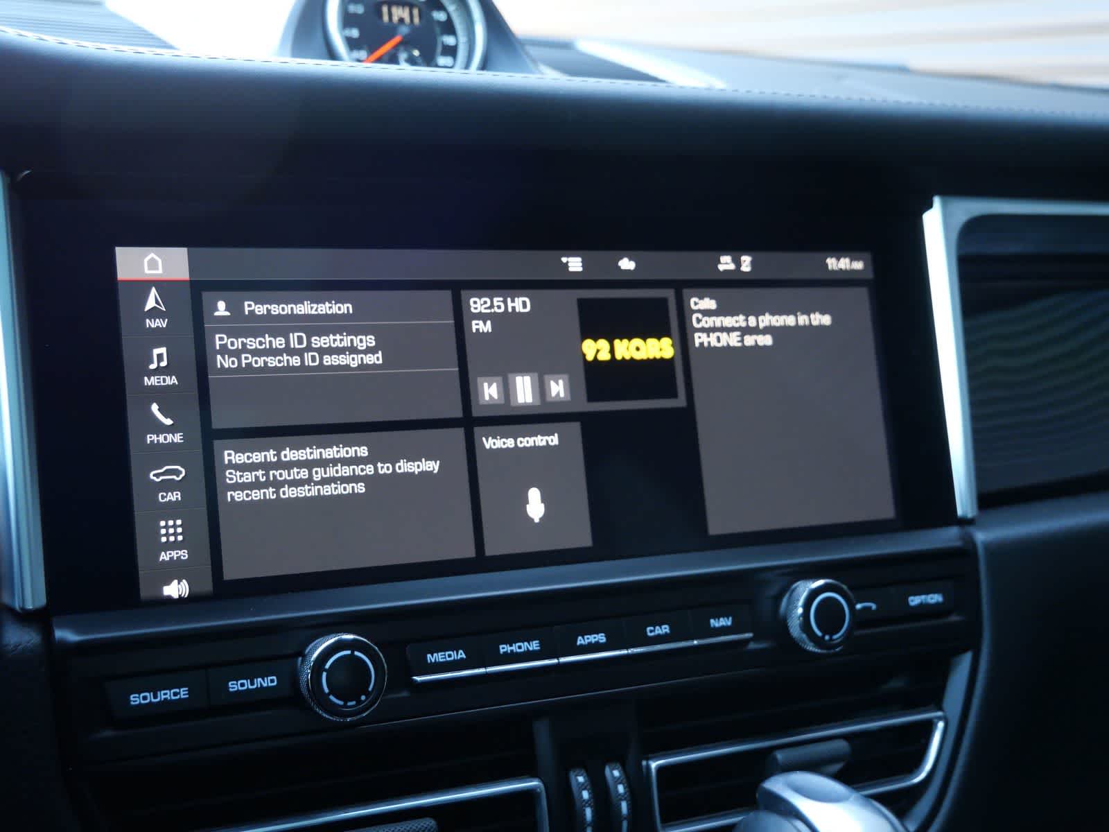 Thumbnail: 2021 Porsche Macan - 26