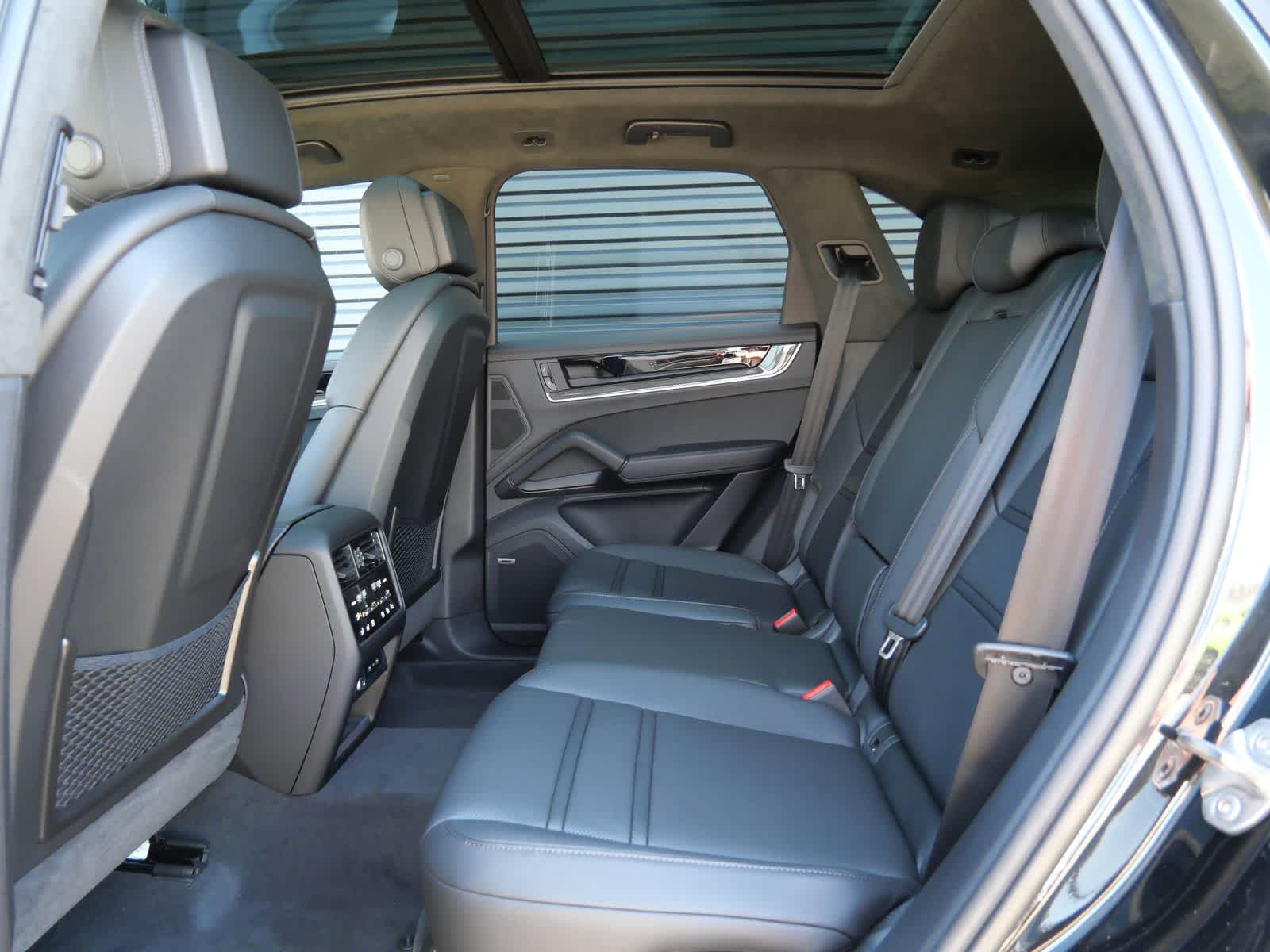Thumbnail: 2026 Porsche Cayenne - 11