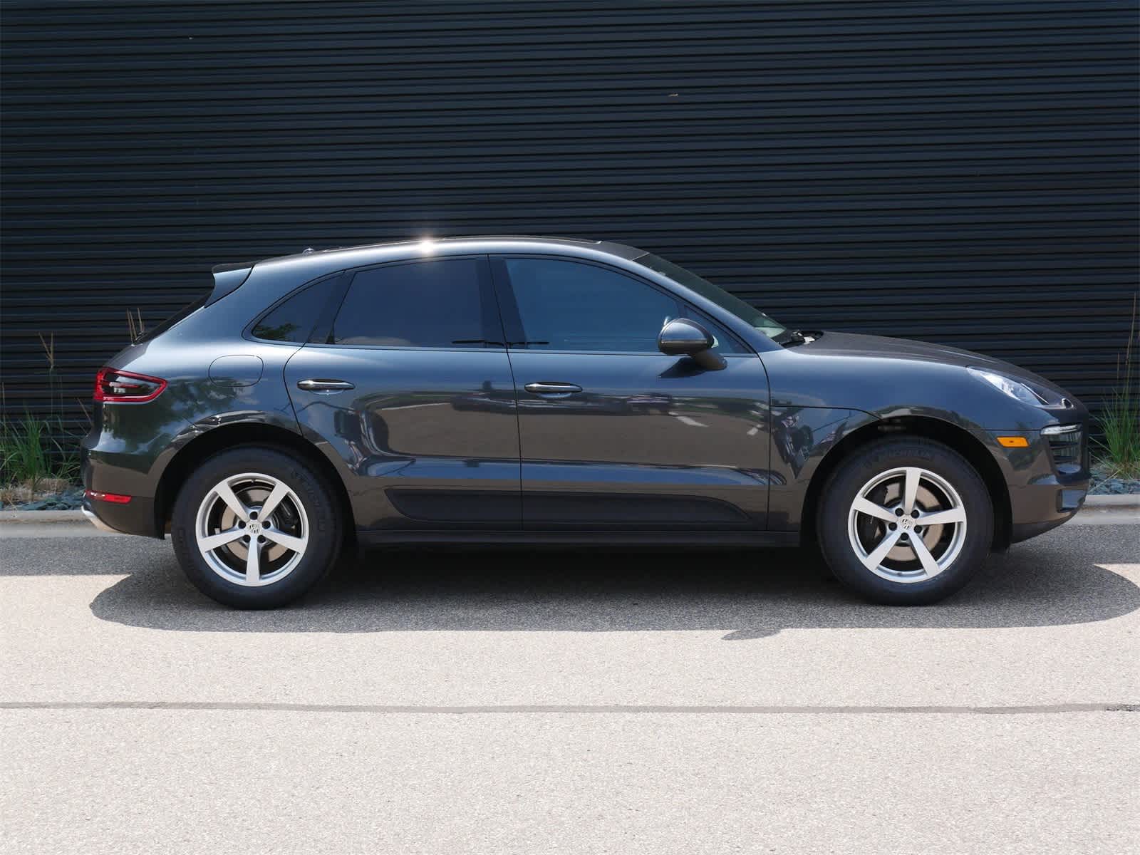 Thumbnail: 2018 Porsche Macan - 21