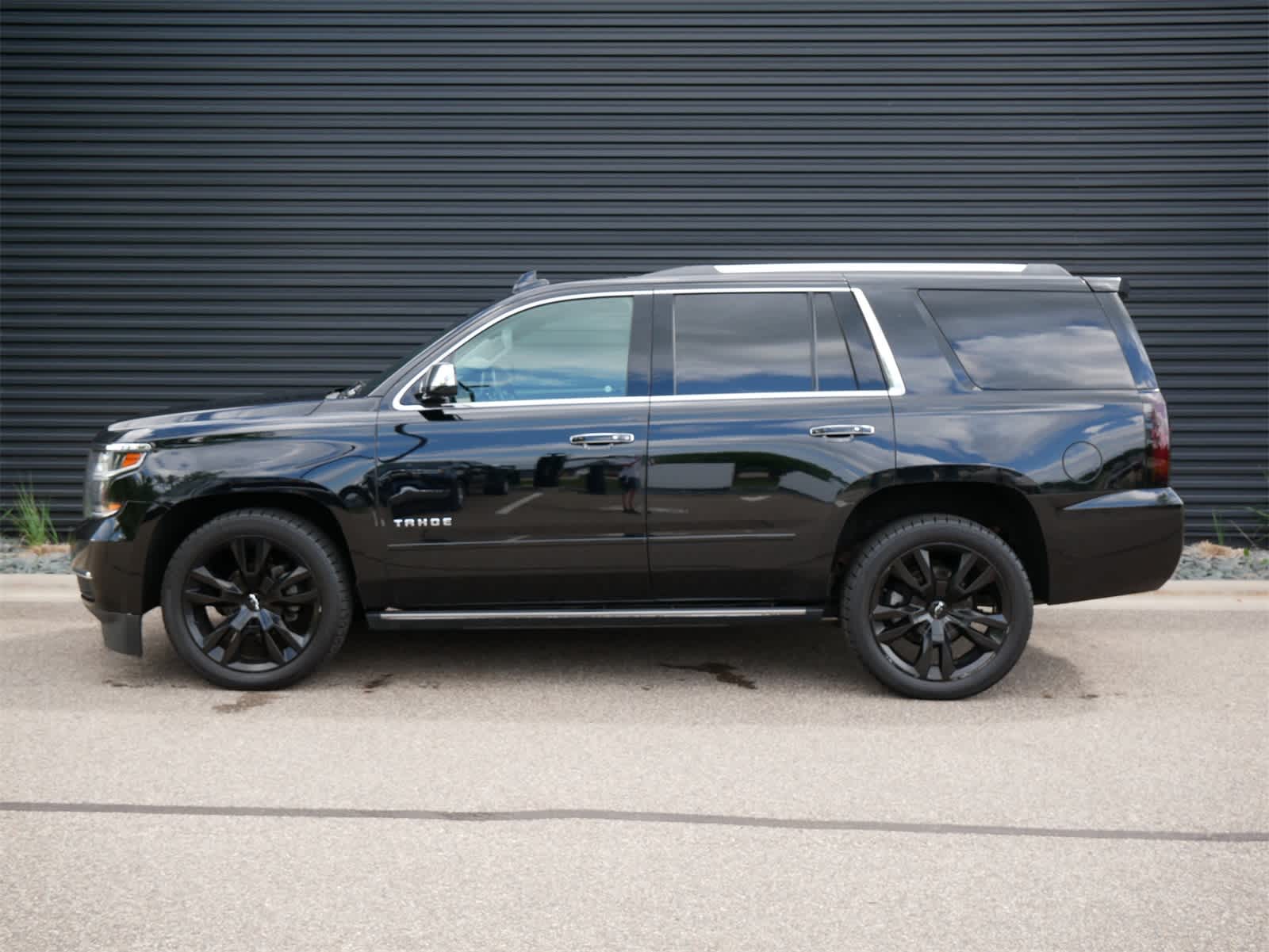 Thumbnail: 2017 Chevrolet Tahoe - 2