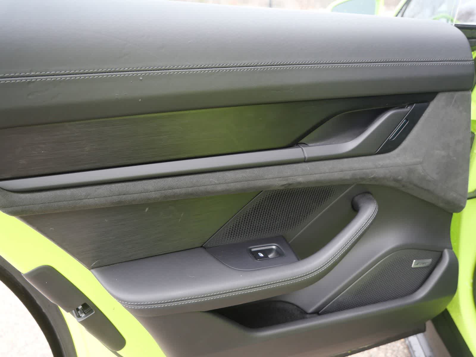 Thumbnail: 2022 Porsche Taycan - 11