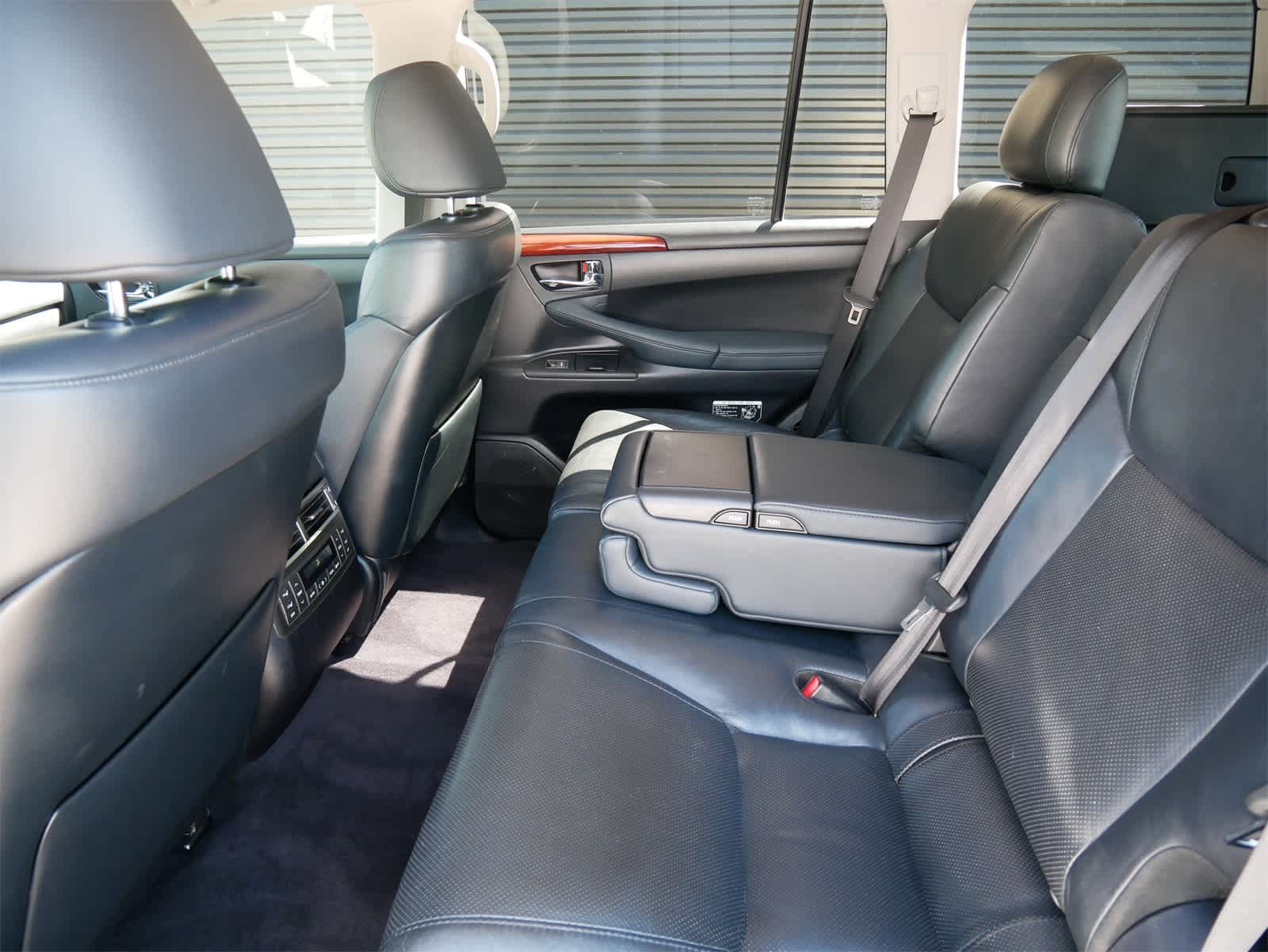 2011 Lexus LX 570 6