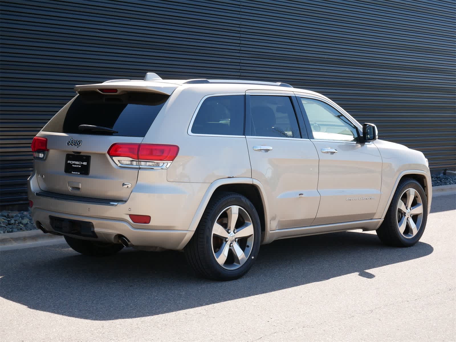2014 Jeep Grand Cherokee Overland 25