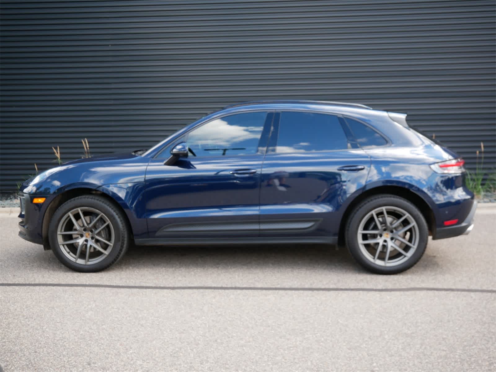Thumbnail: 2022 Porsche Macan - 2