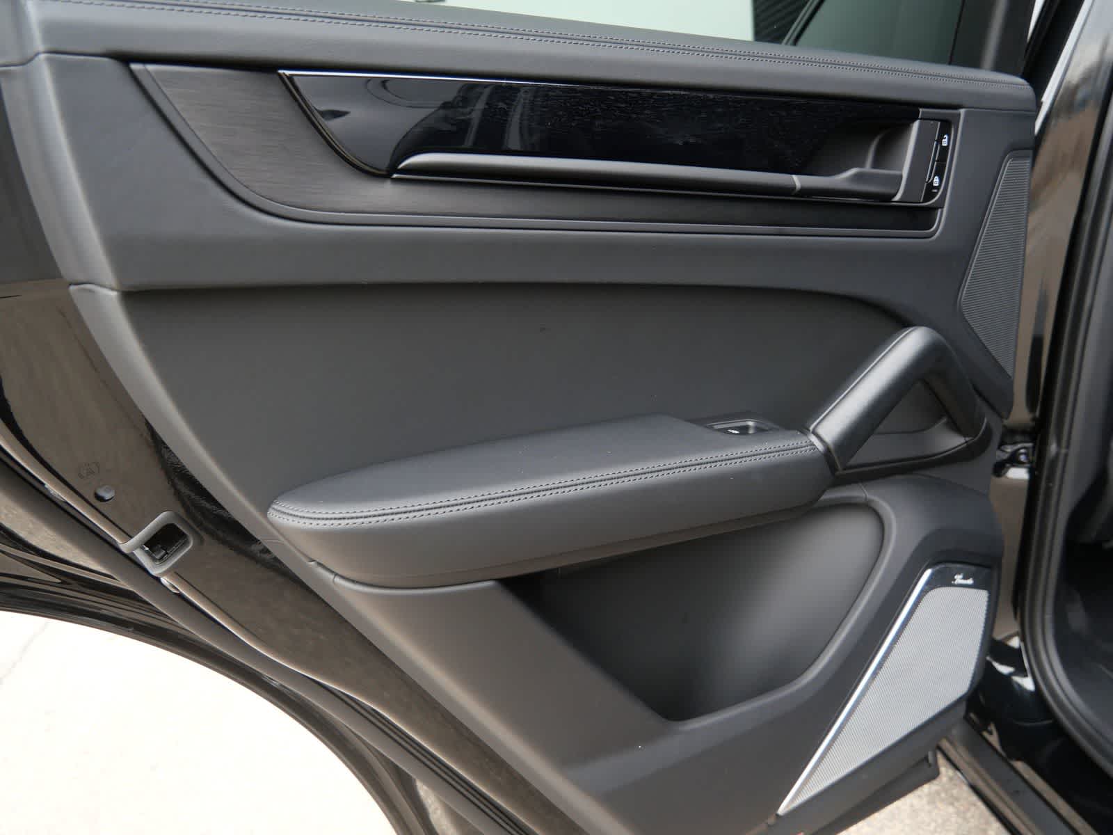 Thumbnail: 2026 Porsche Cayenne - 11