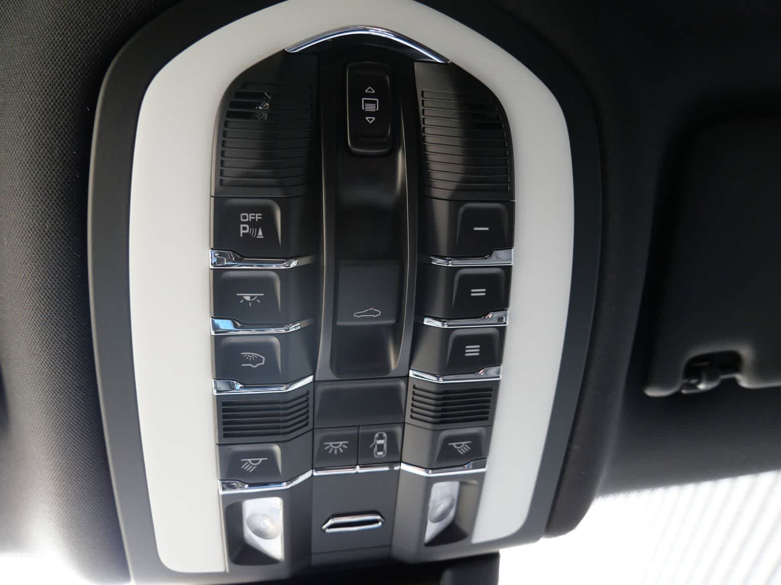 Thumbnail: 2026 Porsche Macan - 24